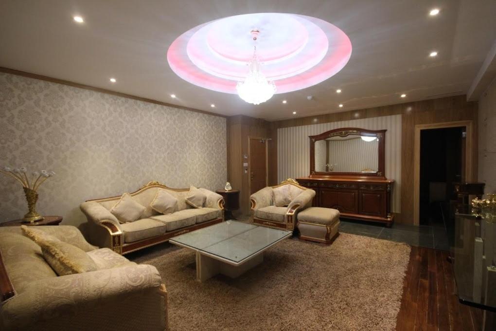 Superior King Suite photo 2