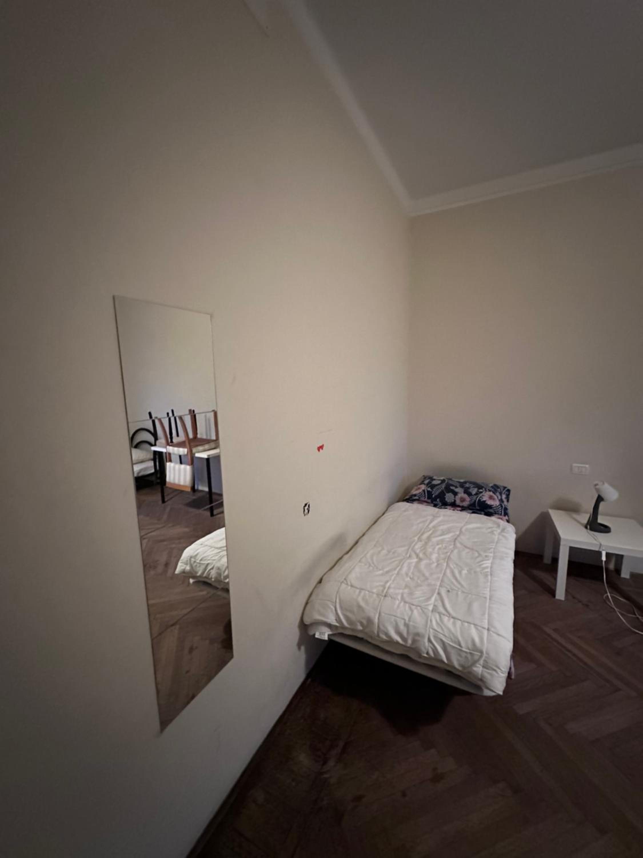 Double Room with Shared Bathroom photo 2