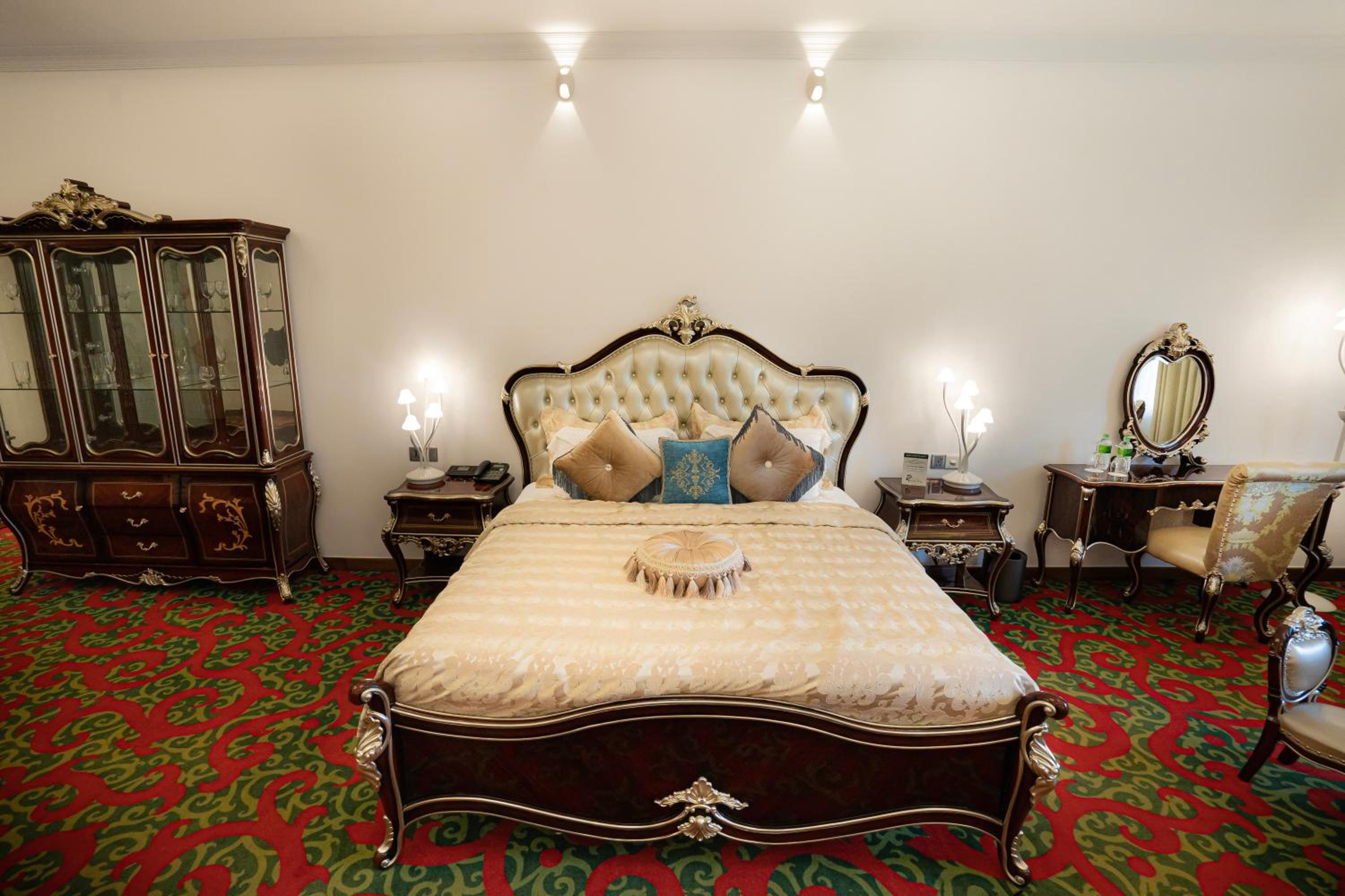 Royal Suite with Jacuzzi photo 2