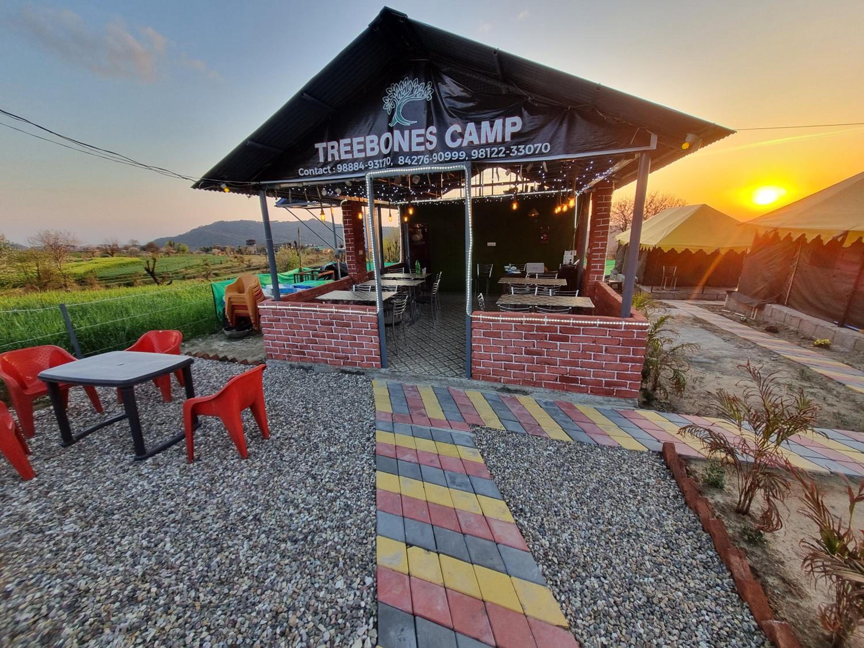 Double or Twin Room with Mountain View photo 2