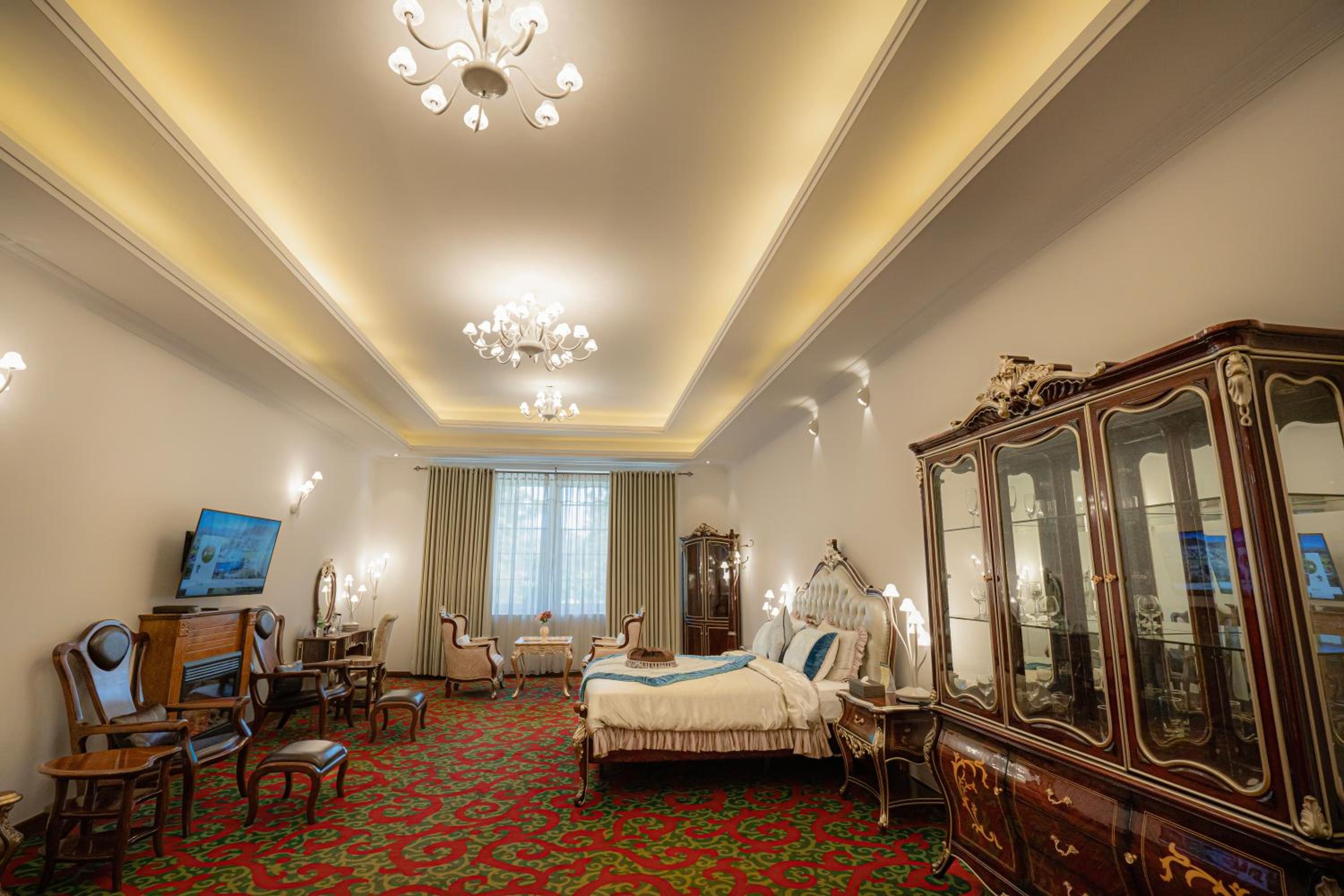 Royal Suite with Jacuzzi photo 1