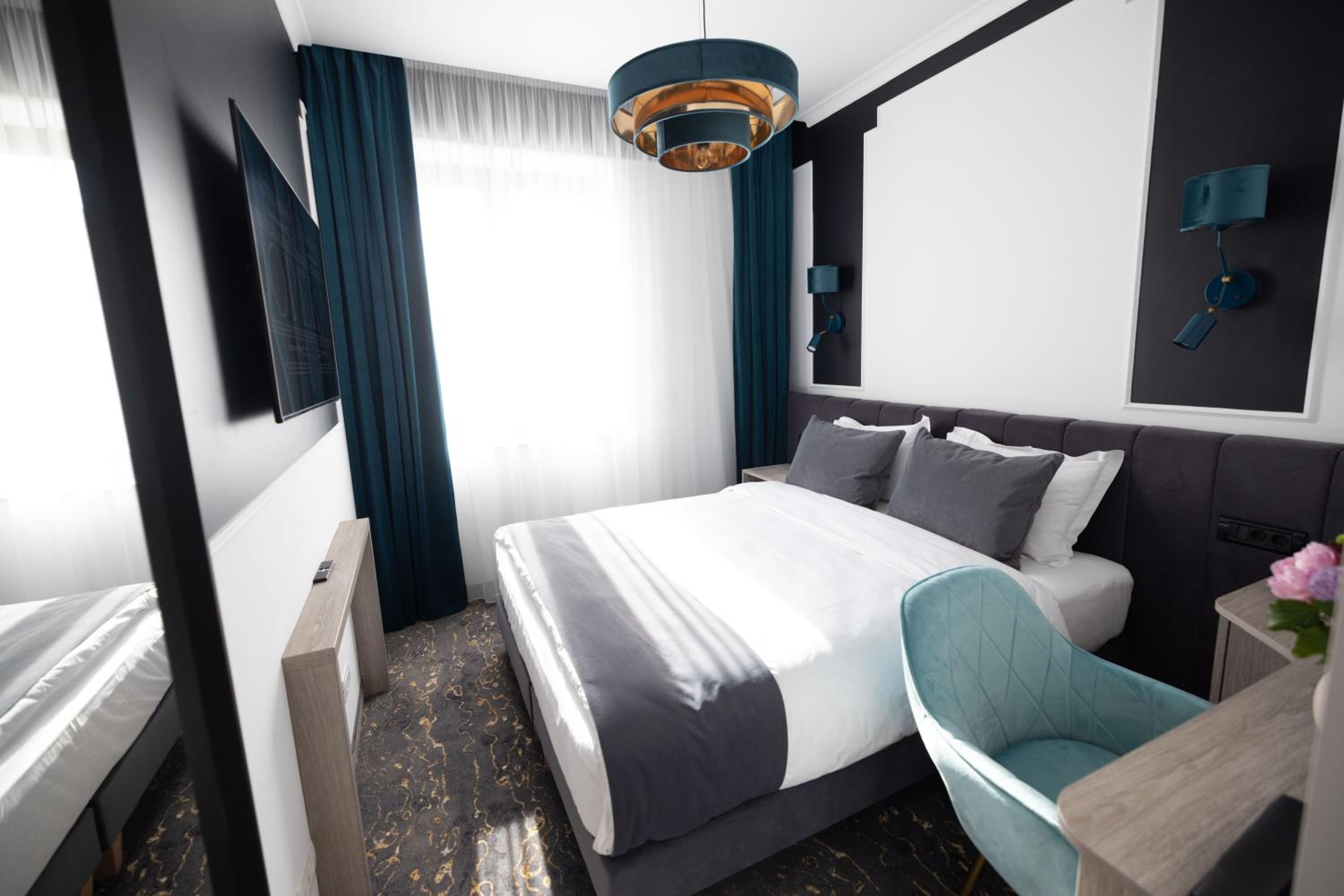 Budget Double Room - Photo 2