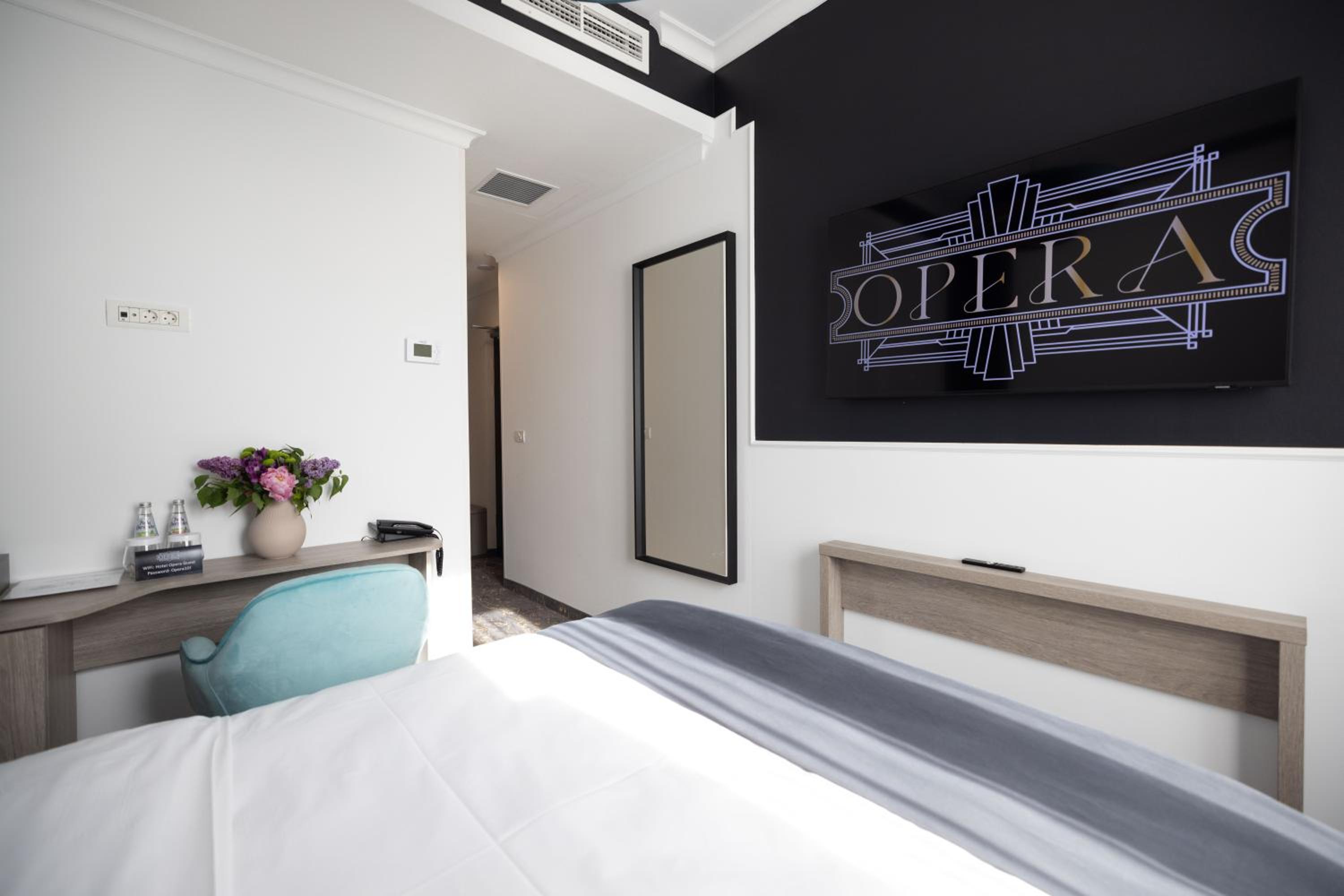 Budget Double Room - Photo 3