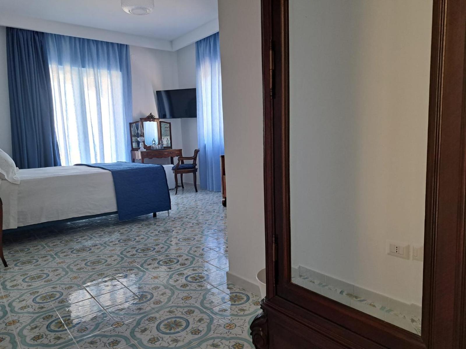Deluxe Triple Room with Sea View