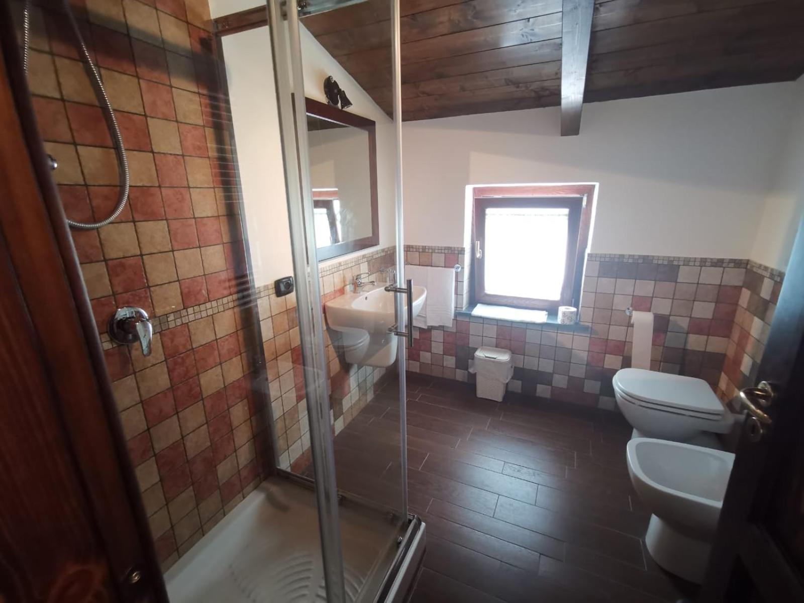 Standard Double Room - Photo 4