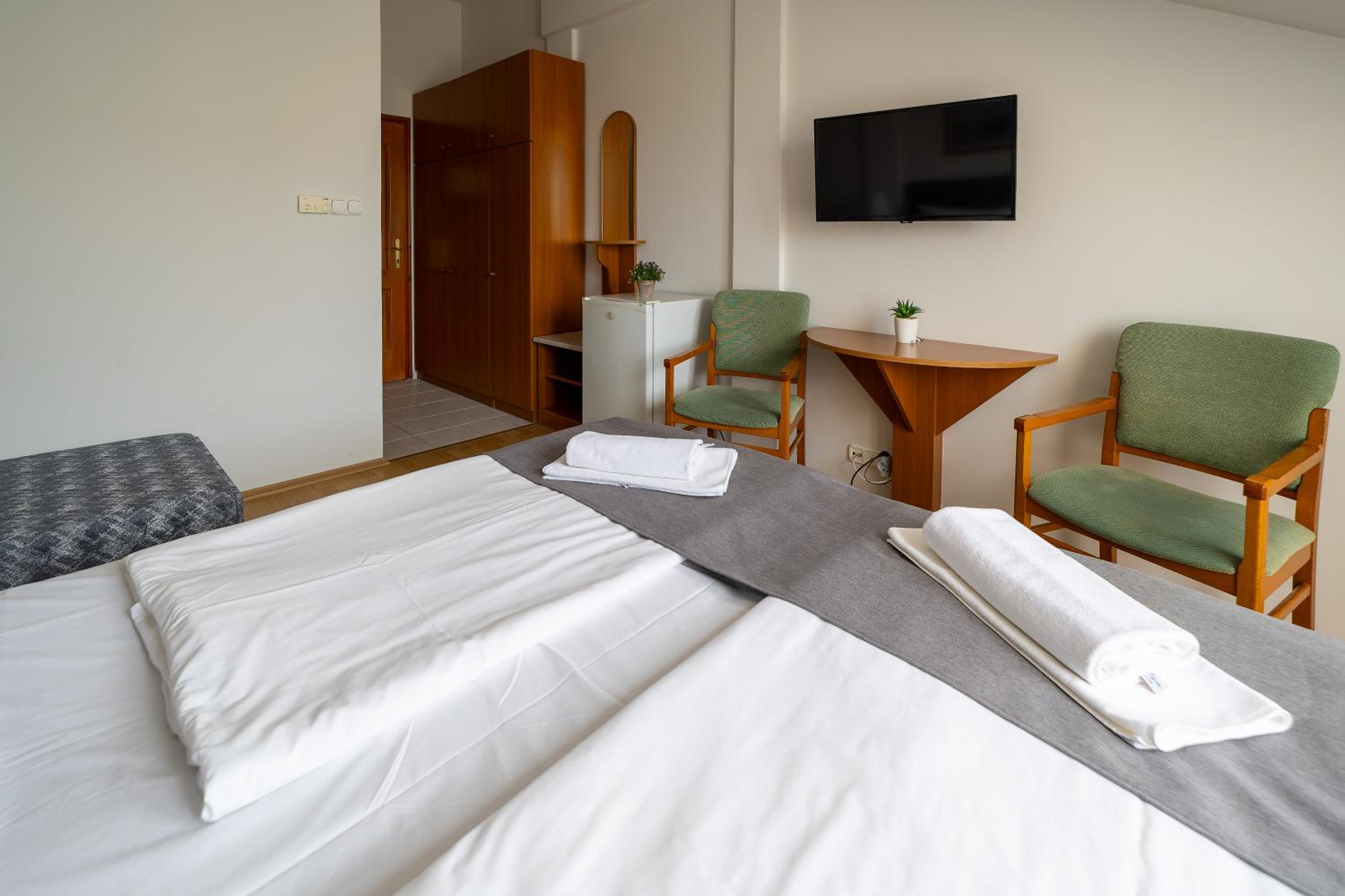 Double or Twin Room photo 3
