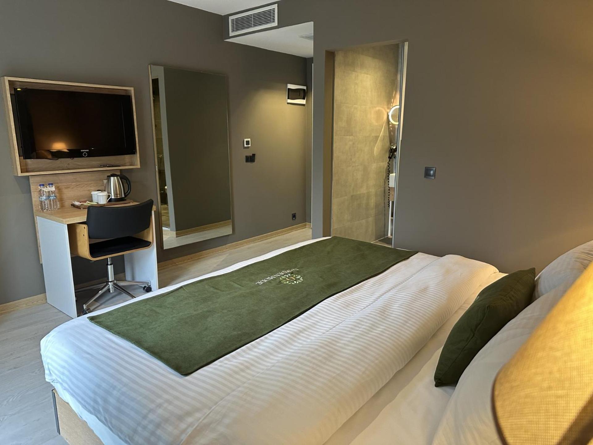 Deluxe Double Room with Balcony - Photo 1