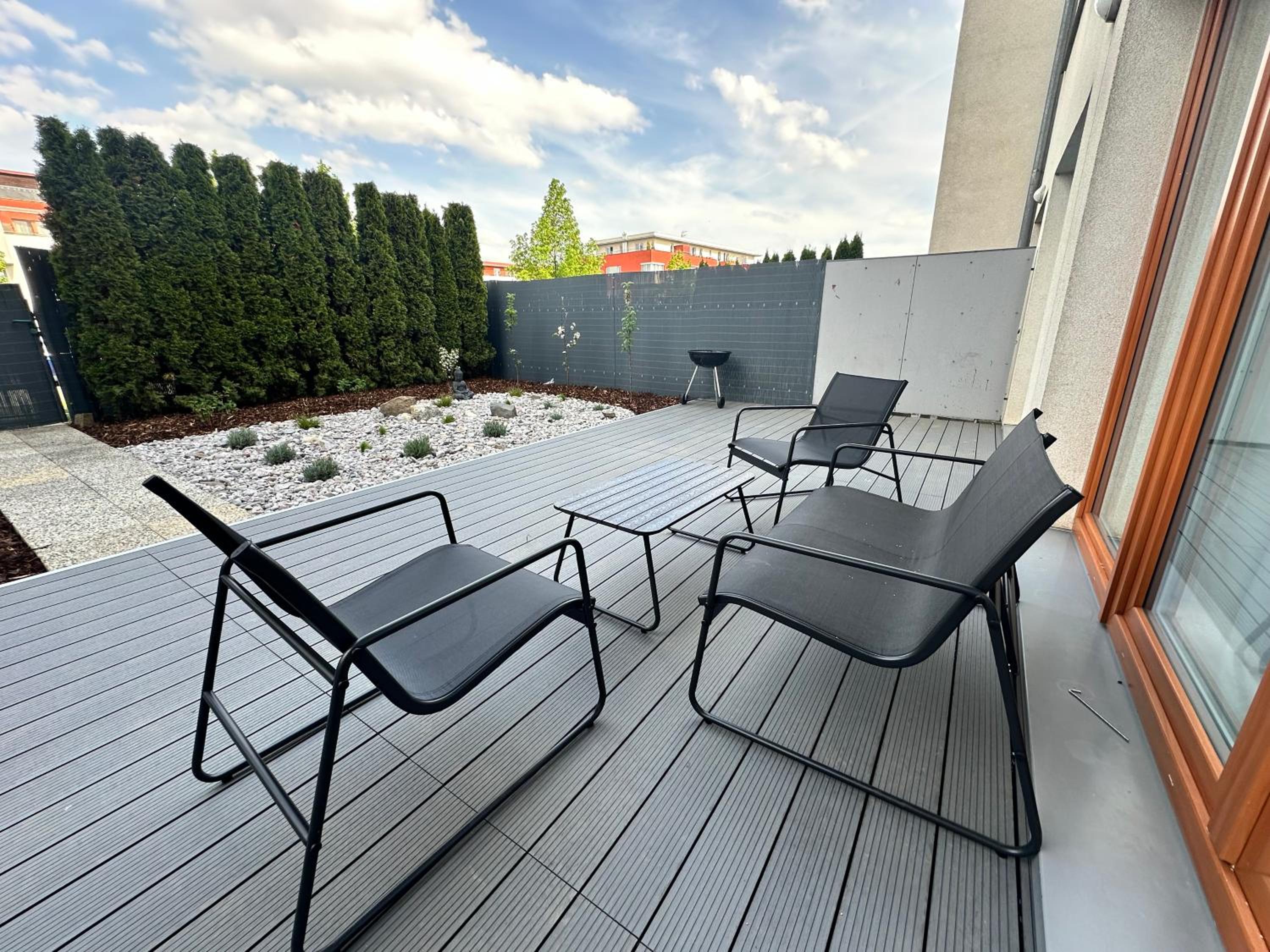One-Bedroom Apartment with Garden
