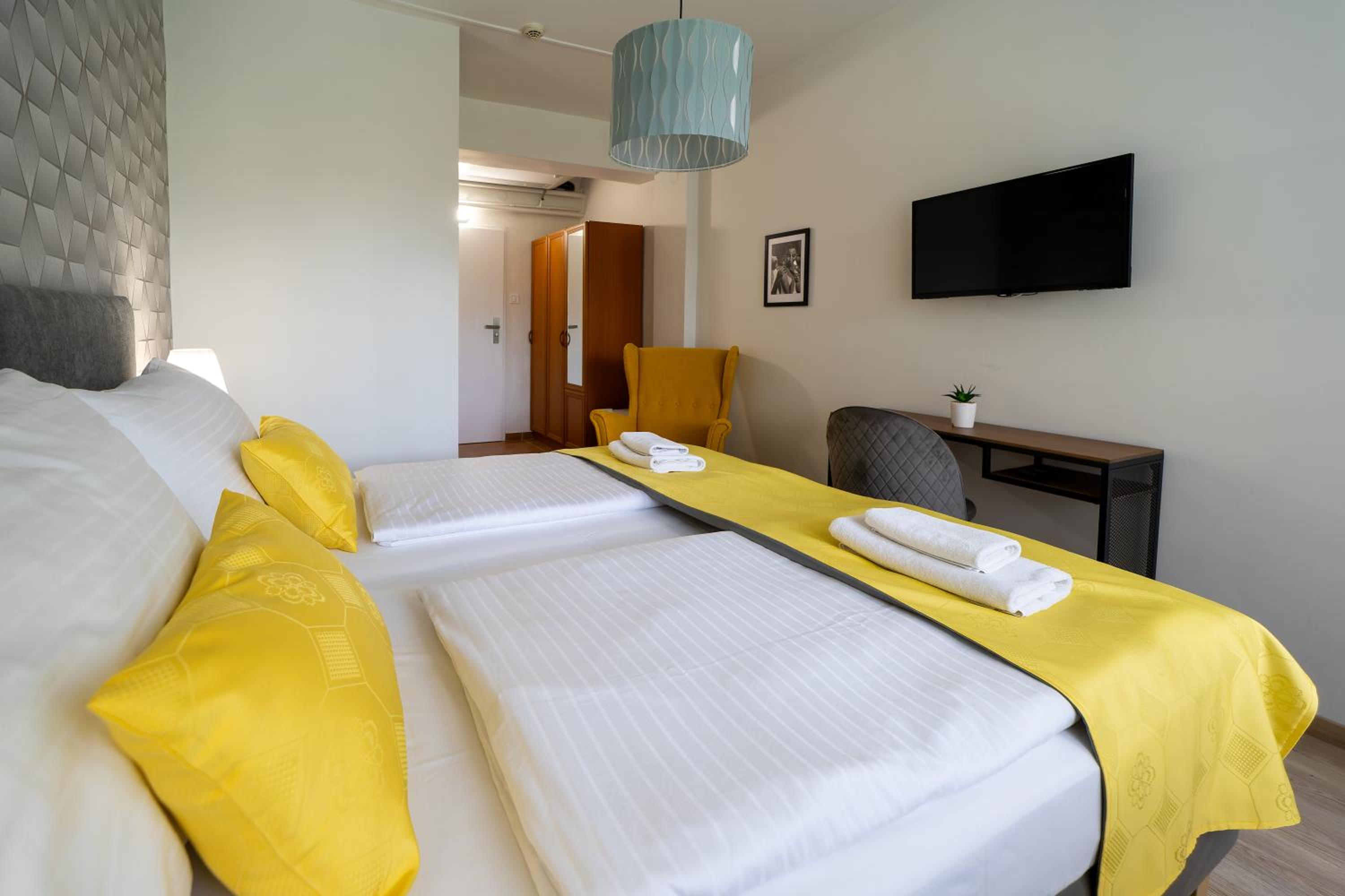Double or Twin Room with Bathroom photo 2