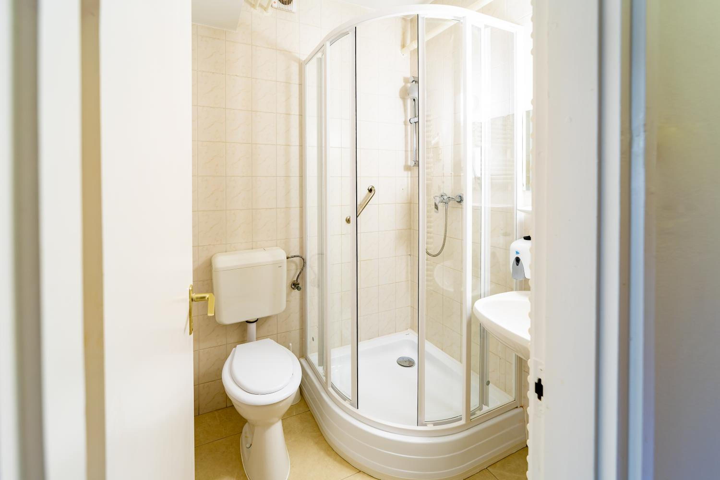 Double or Twin Room with Bathroom photo 3