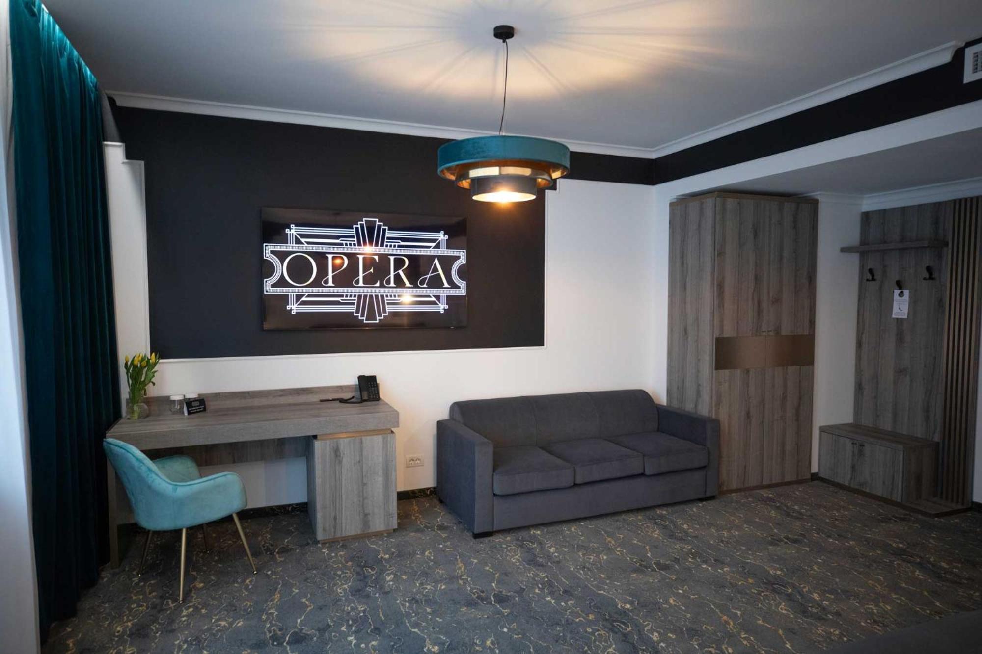 Deluxe Double Room with Sofa Bed photo 2