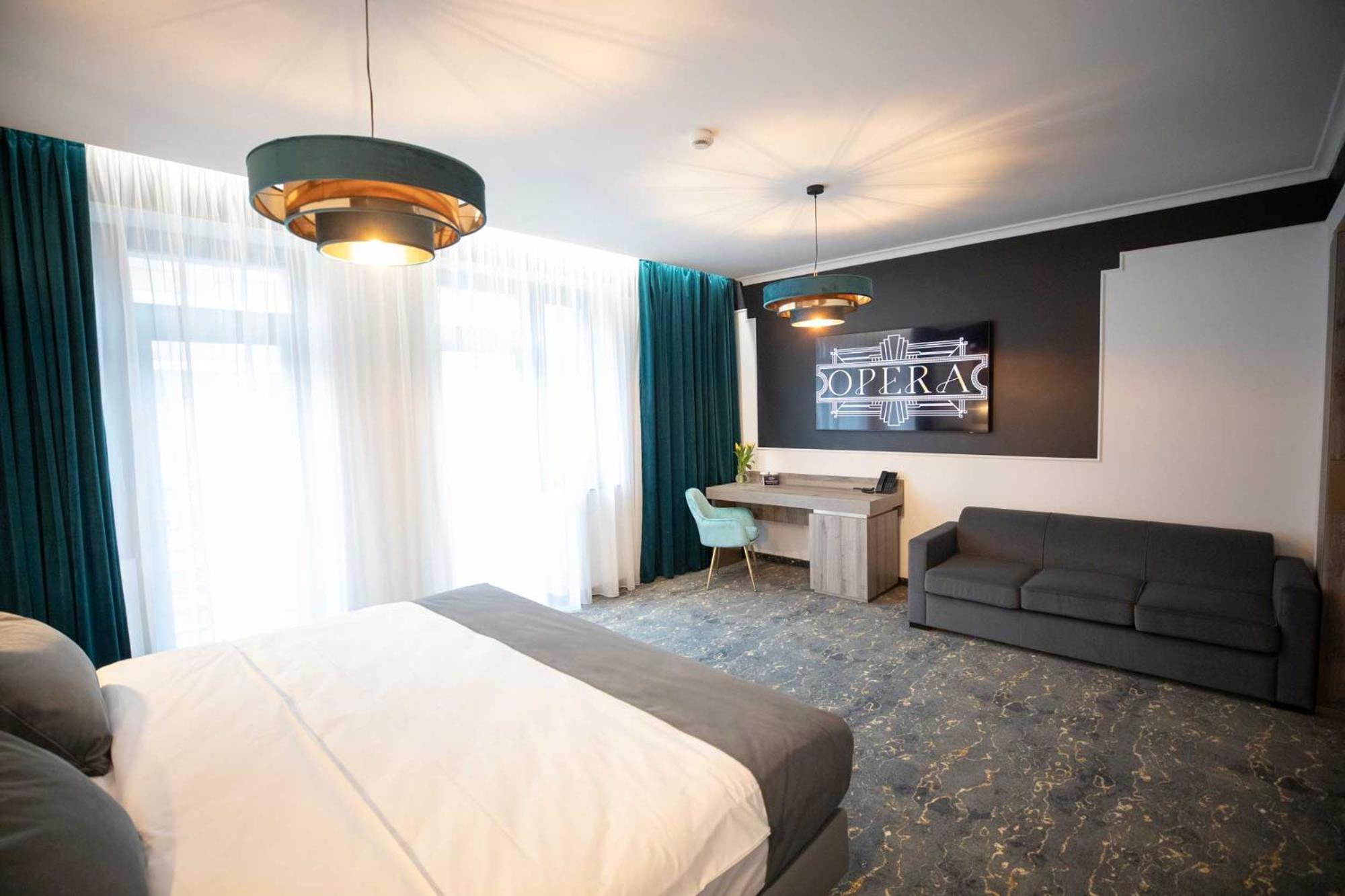 Deluxe Double Room with Sofa Bed photo 3