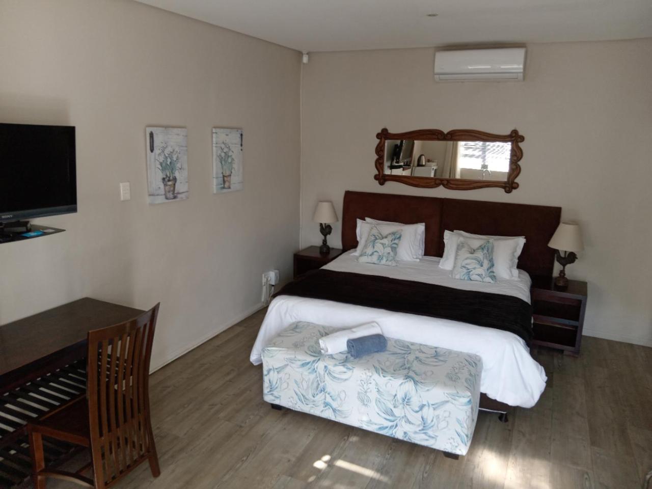 Deluxe Double or Twin Room photo 3