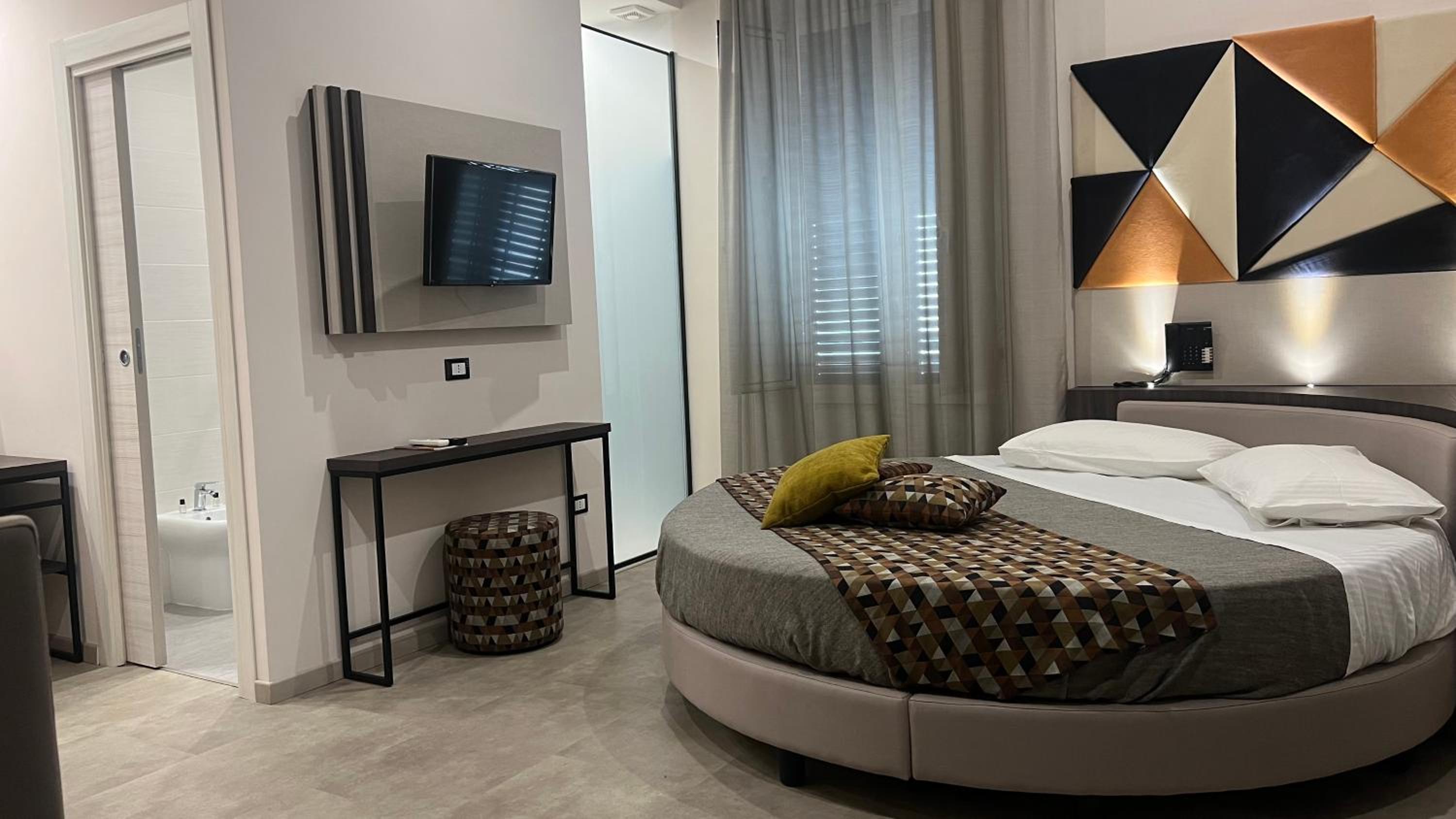 Deluxe Room - Photo 1
