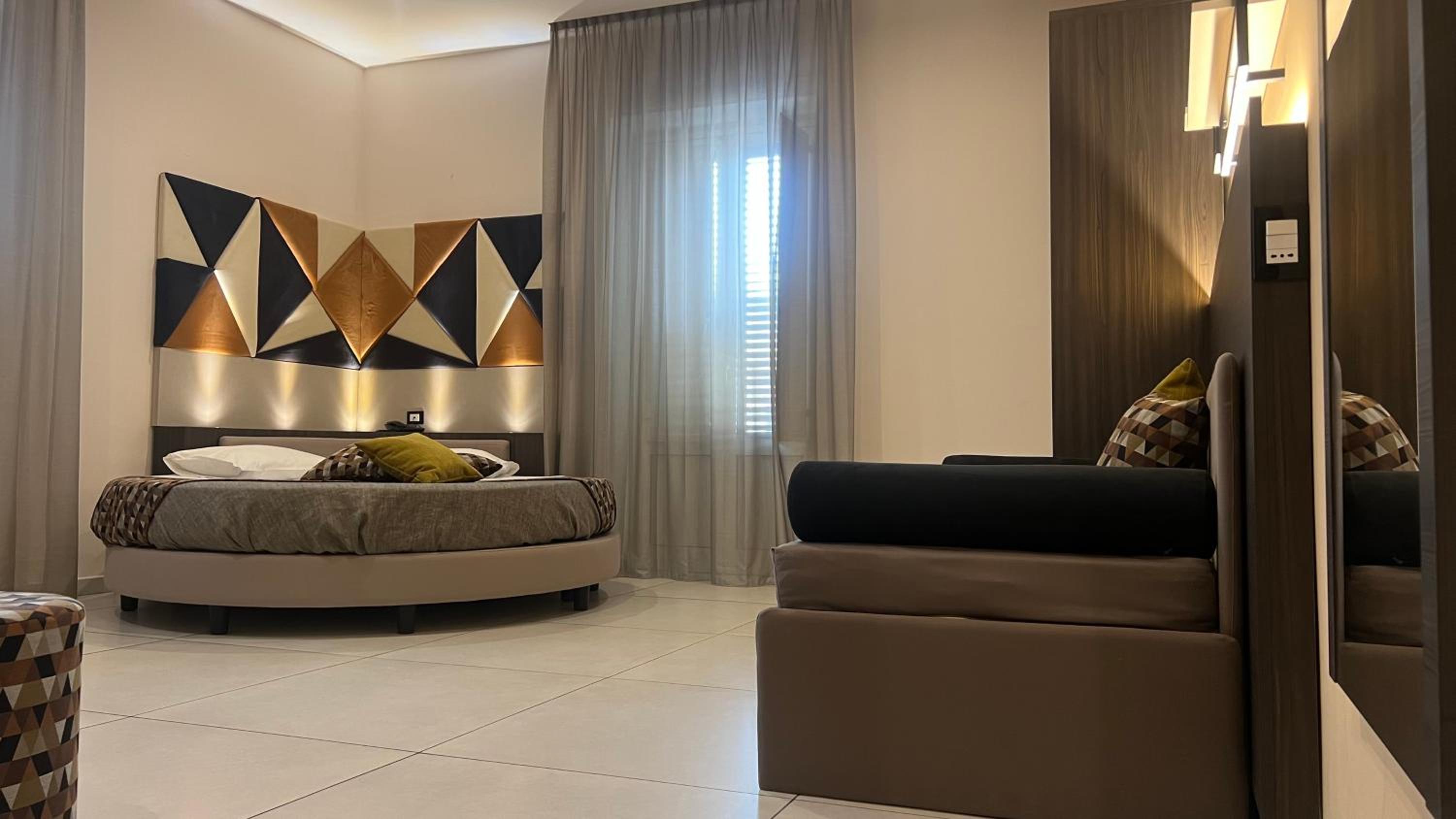 Deluxe Room - Photo 2