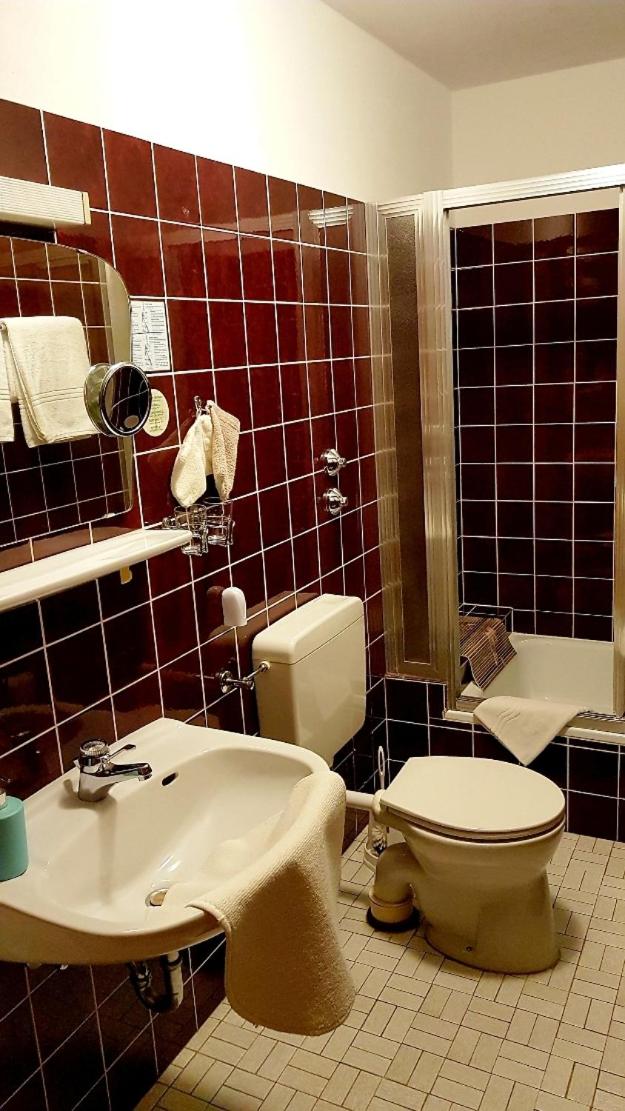 Family Room with Private Bathroom photo 3