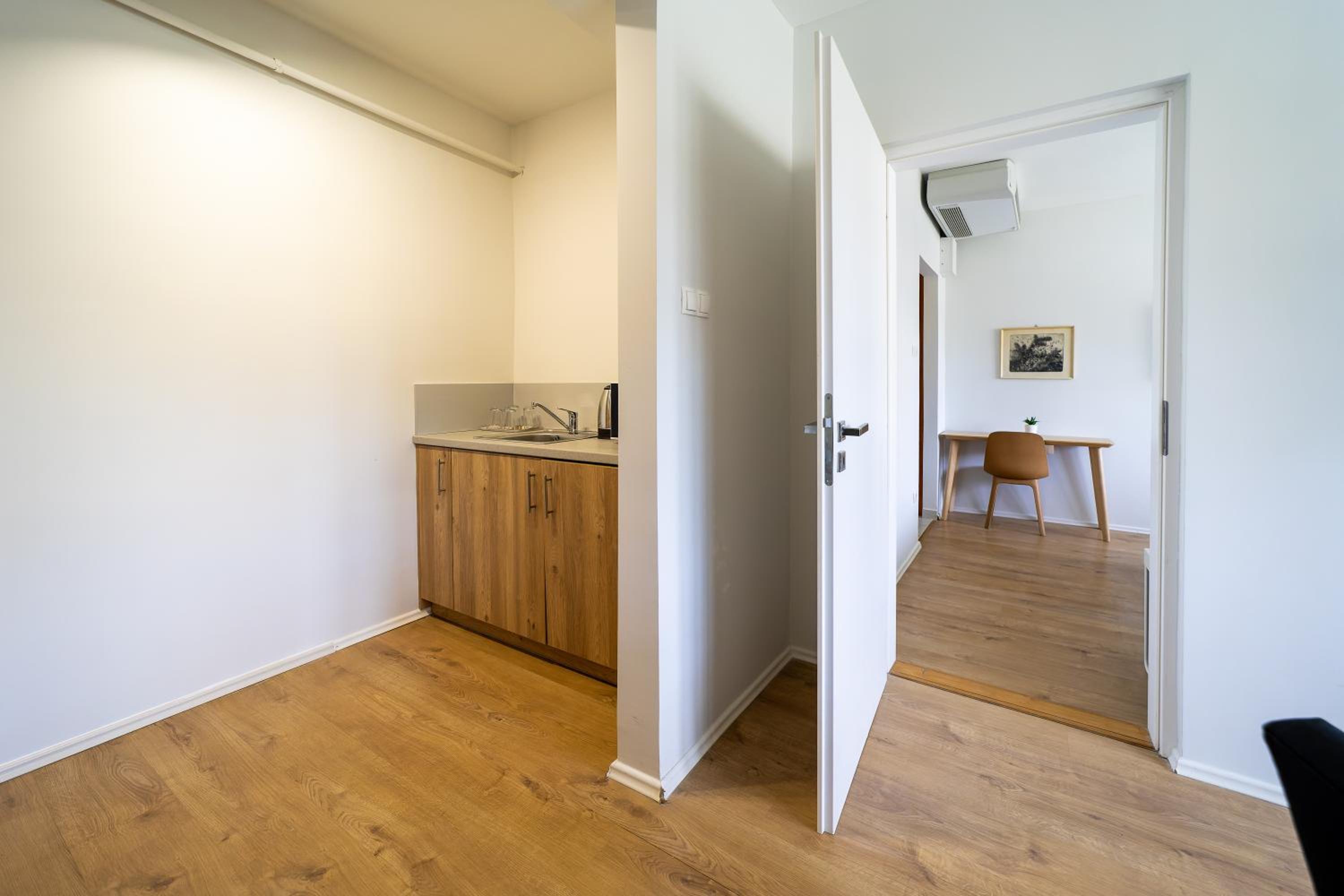 Apartment photo 2