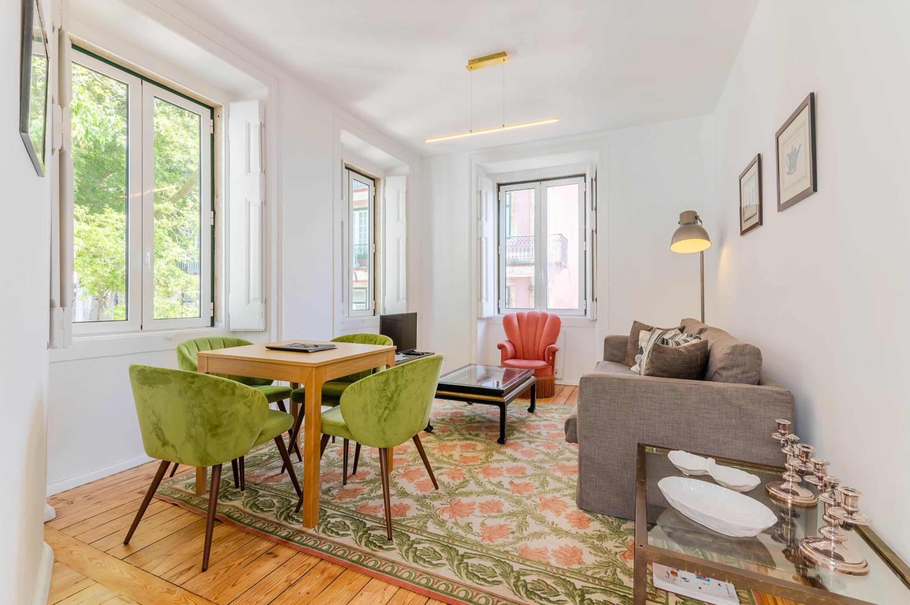 Two-Bedroom Apartment with City and River View photo 1