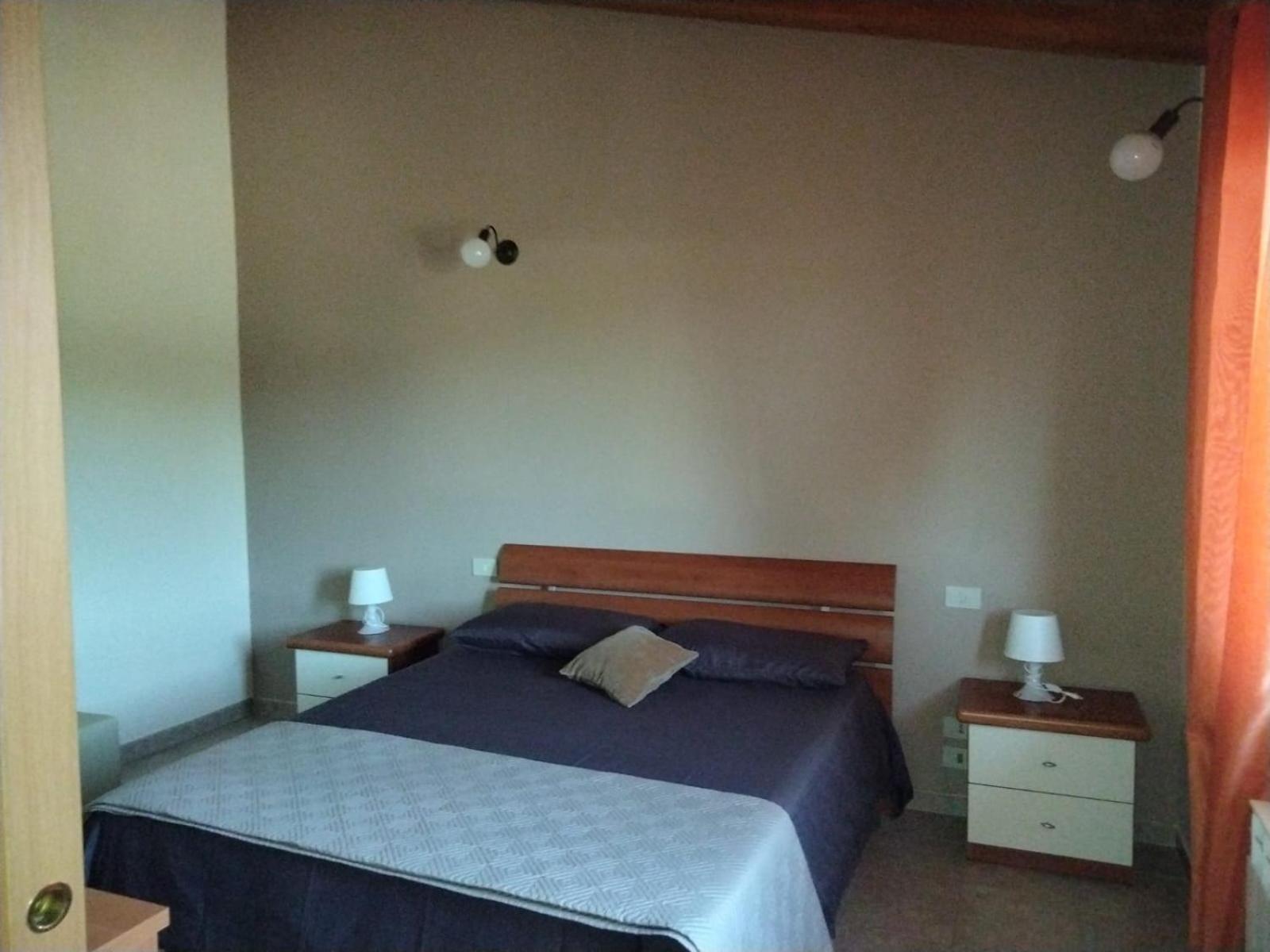 One-Bedroom Apartment - Photo 2
