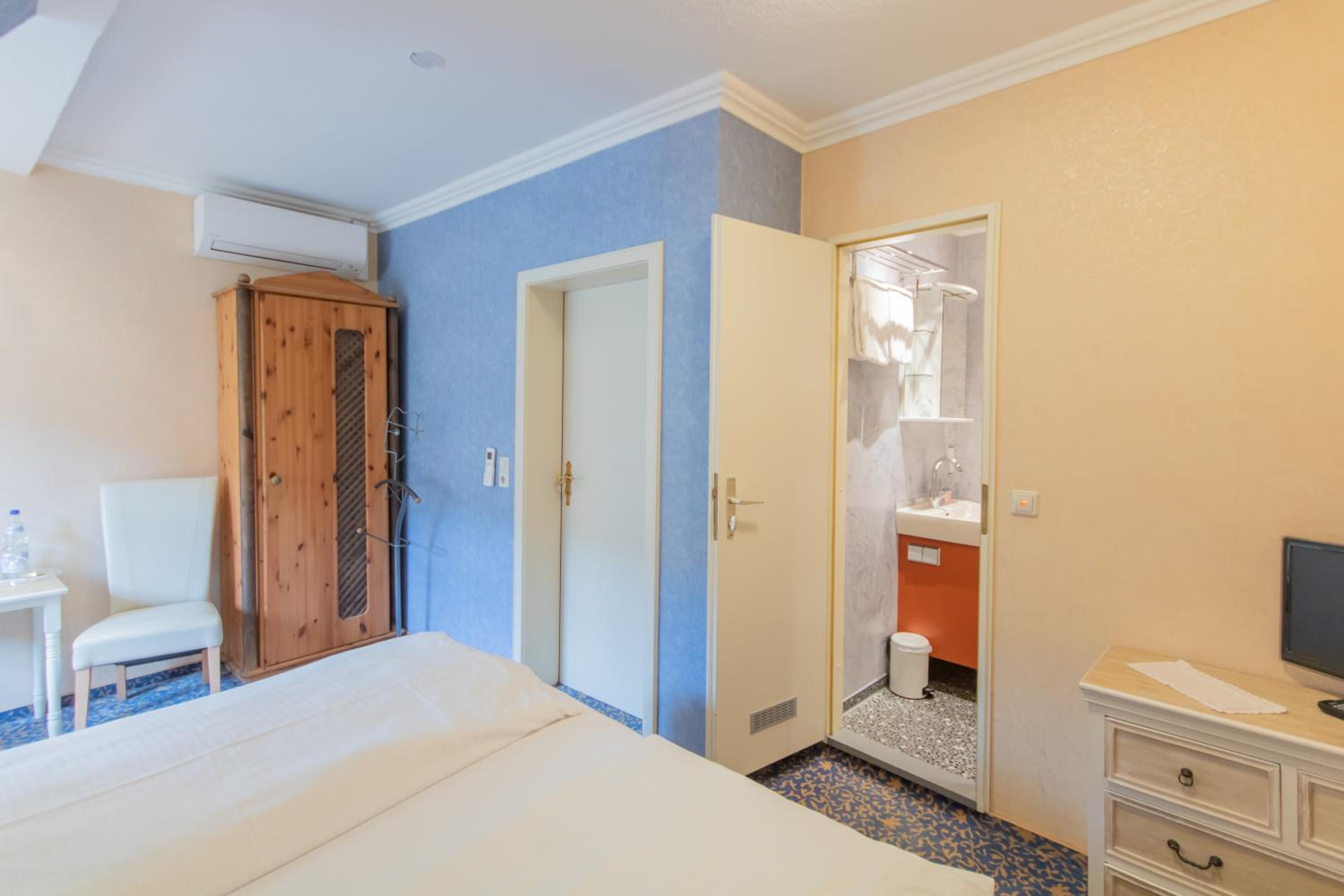 Double Room with River View  - Photo 2