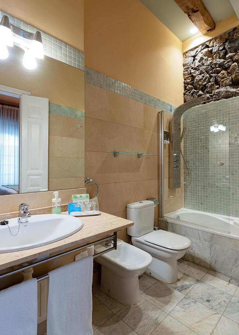 Double or Twin Room - Photo 7