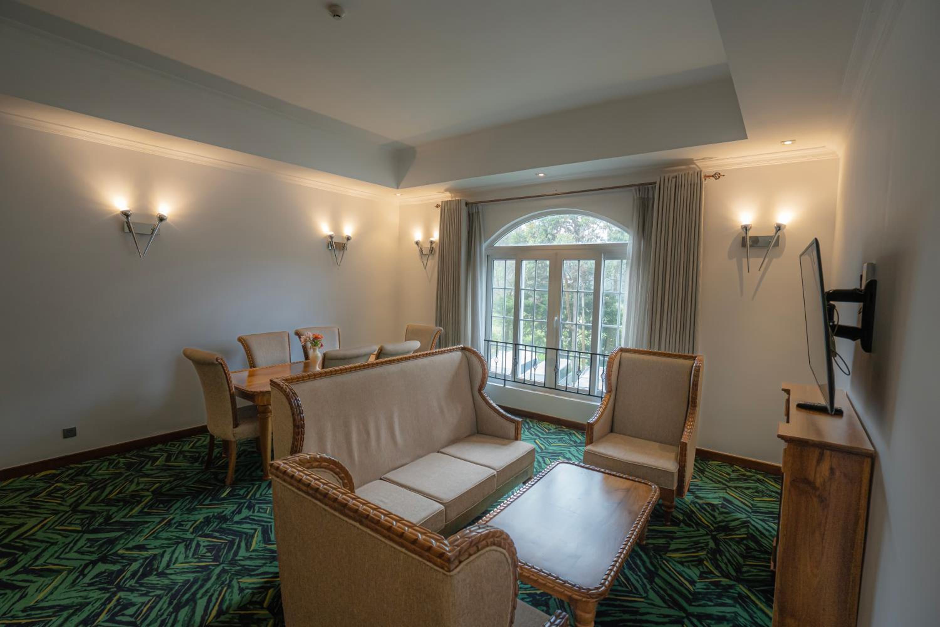 Executive Two-Bedroom Suite photo 3