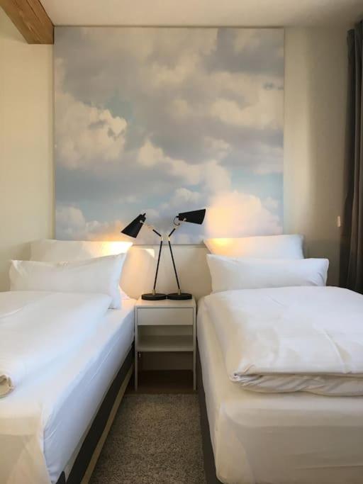 Three-Bedroom Apartment With Balcony photo 3
