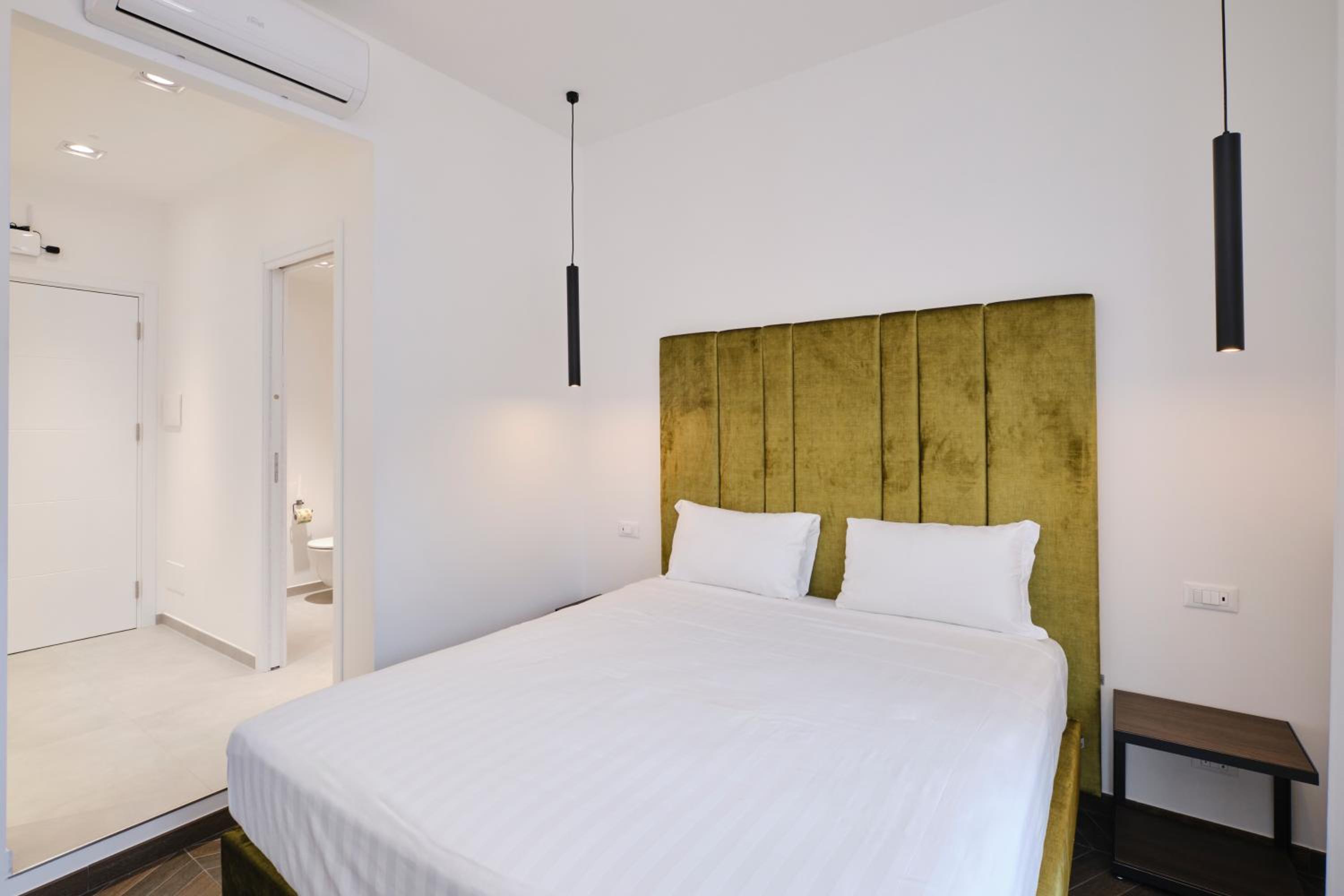 Deluxe Double Room with Balcony photo 1