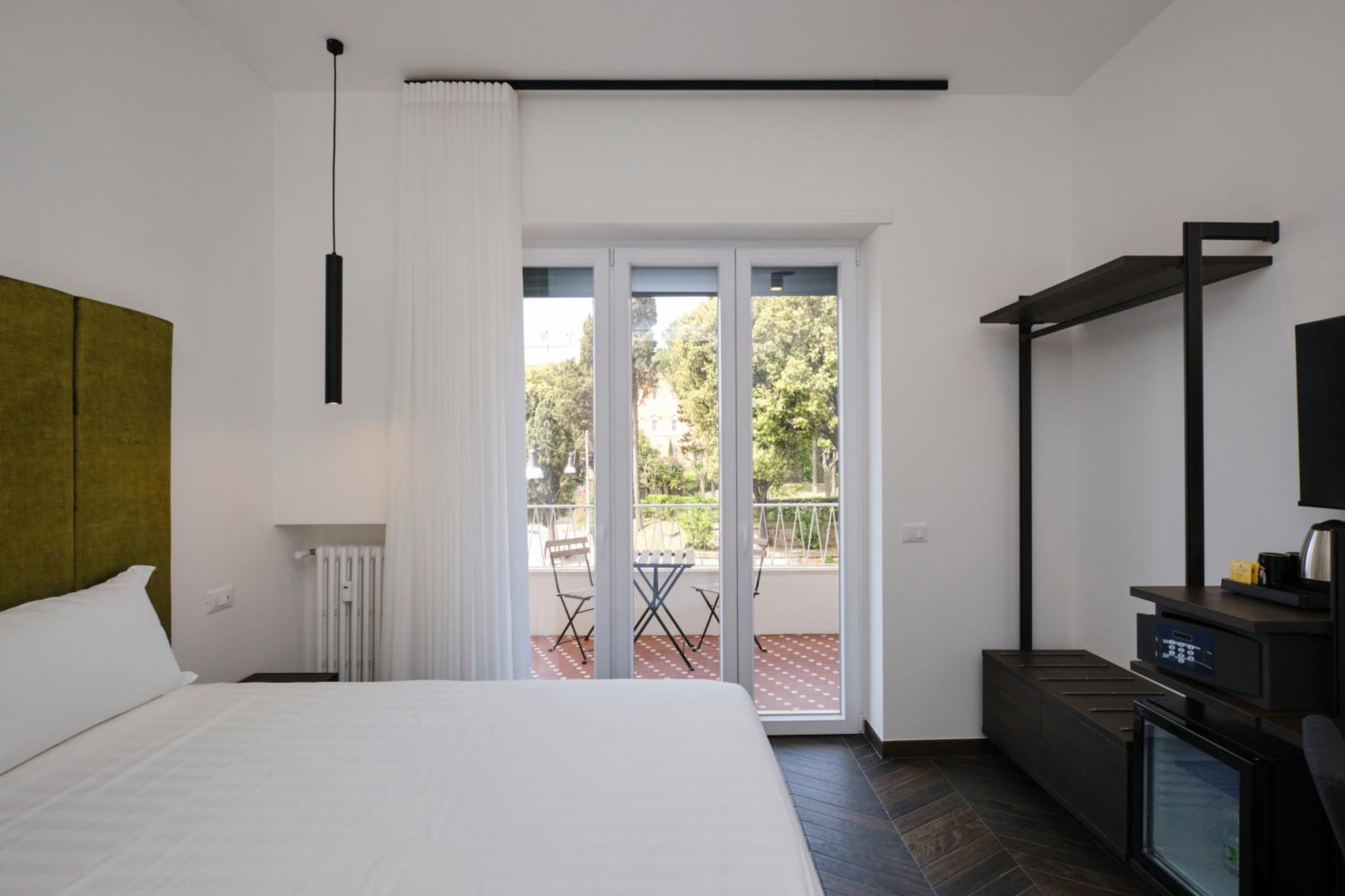 Deluxe Double Room with Balcony photo 2