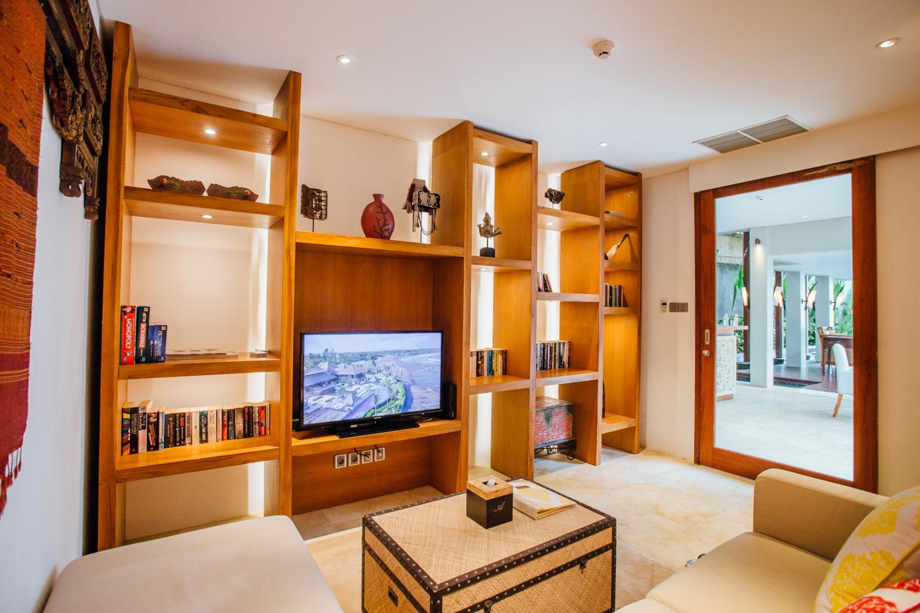 Puri Kamadewa One-Bedroom Villa with Private Pool and Free Return Airport Transfer photo 3
