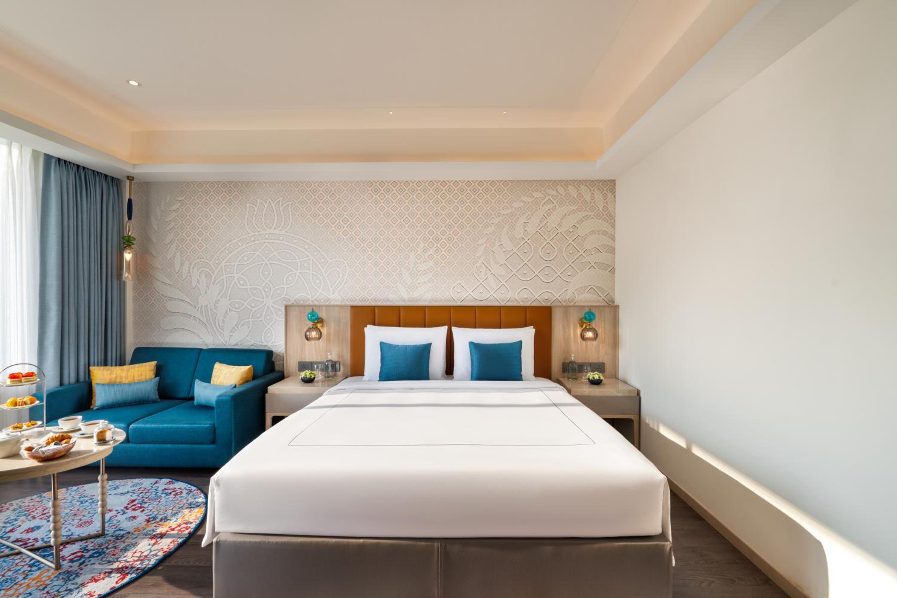 Superior Room king bed - Photo 3