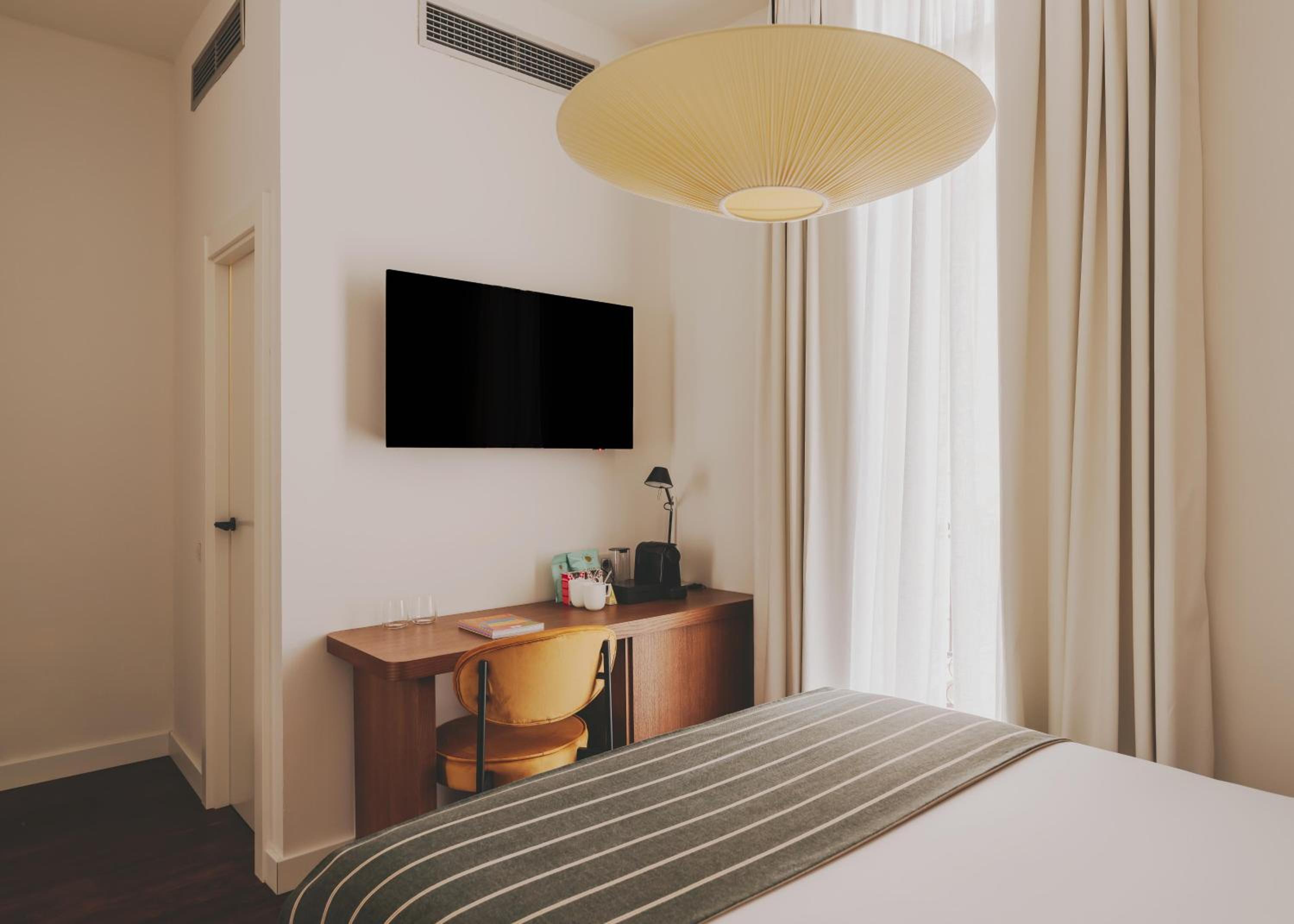 Single Room thumbnail 6
