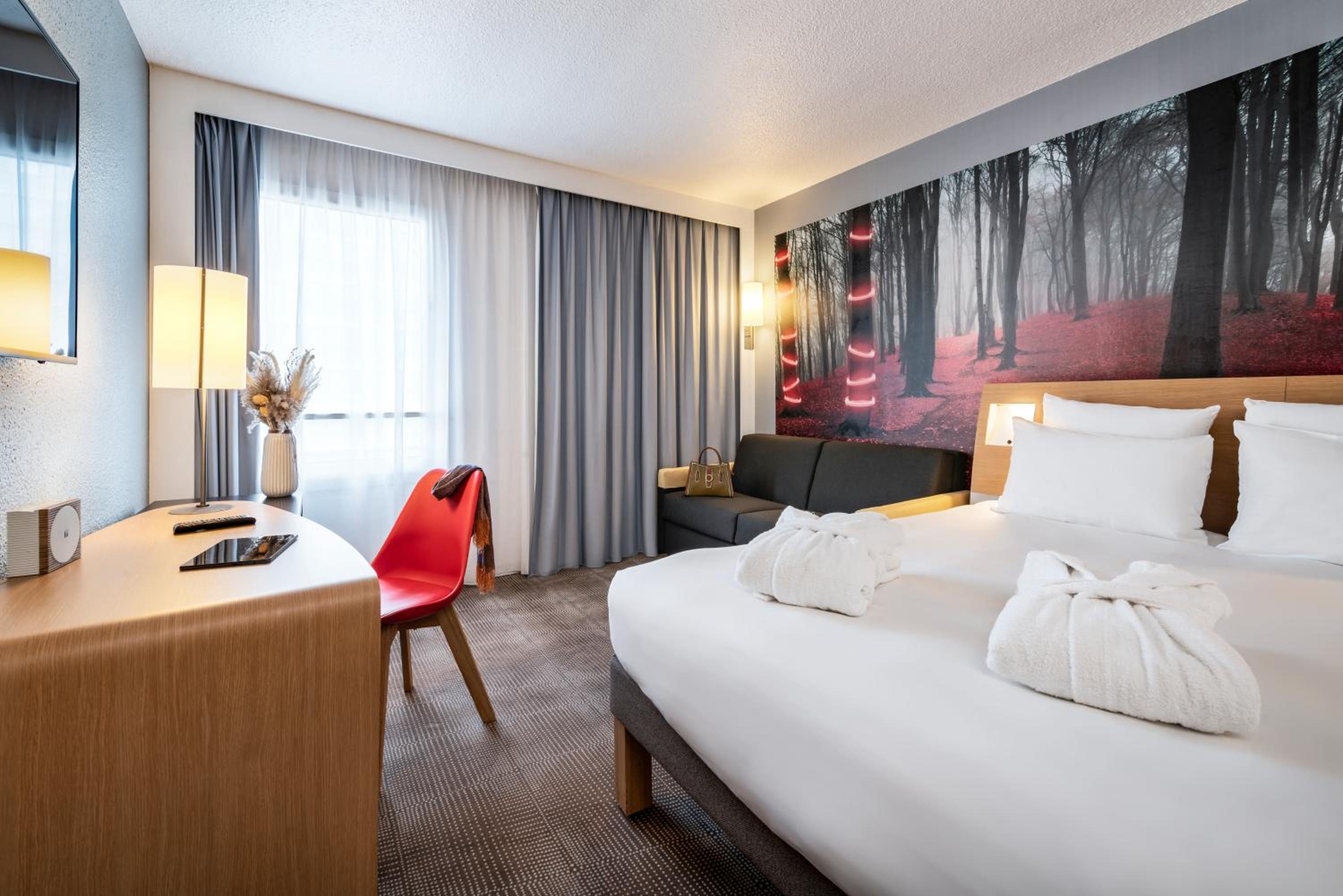 Executive Room with One Double Bed and One Single Sofa Bed - Photo 6