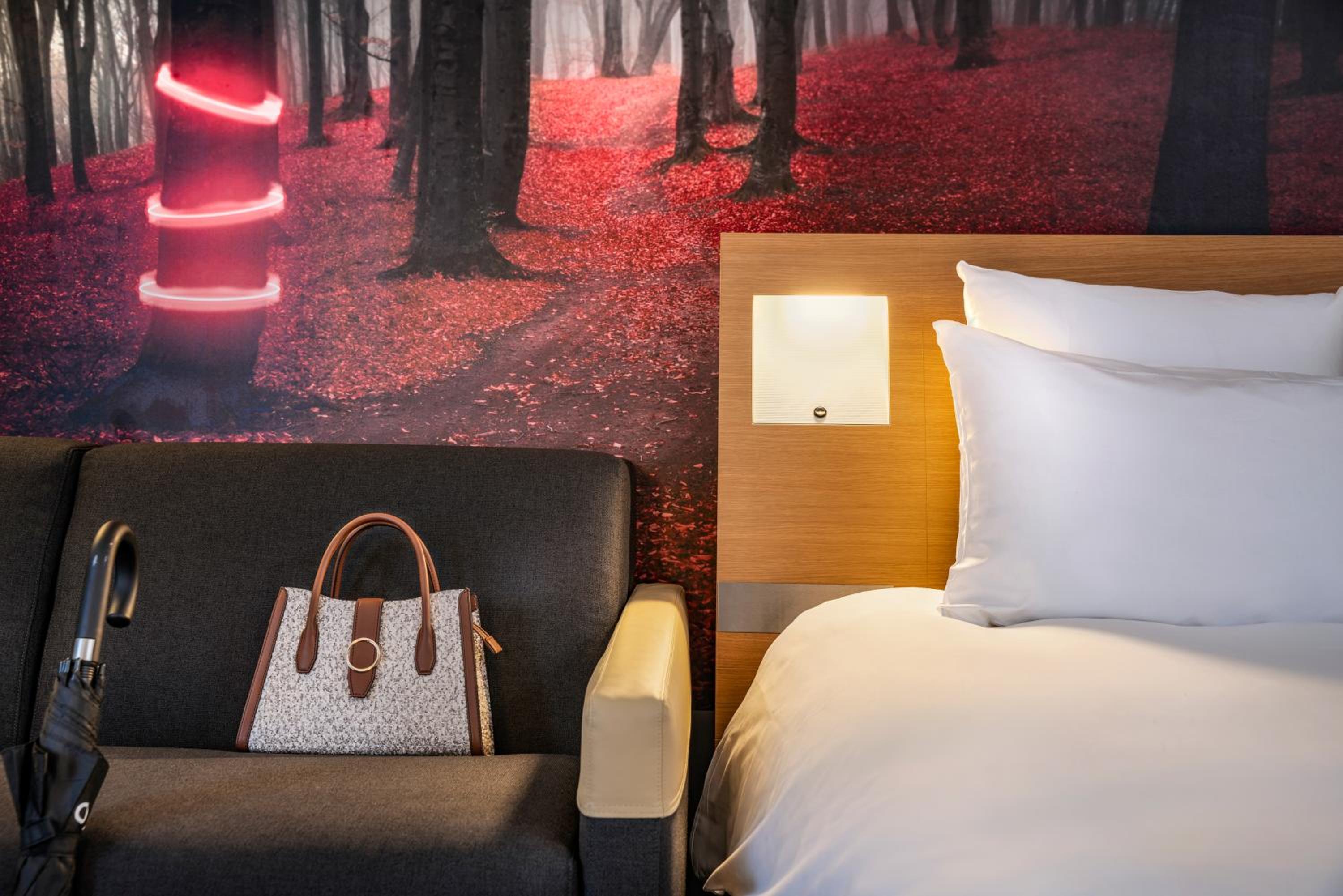 Executive Room with One Double Bed and One Single Sofa Bed - Photo 5