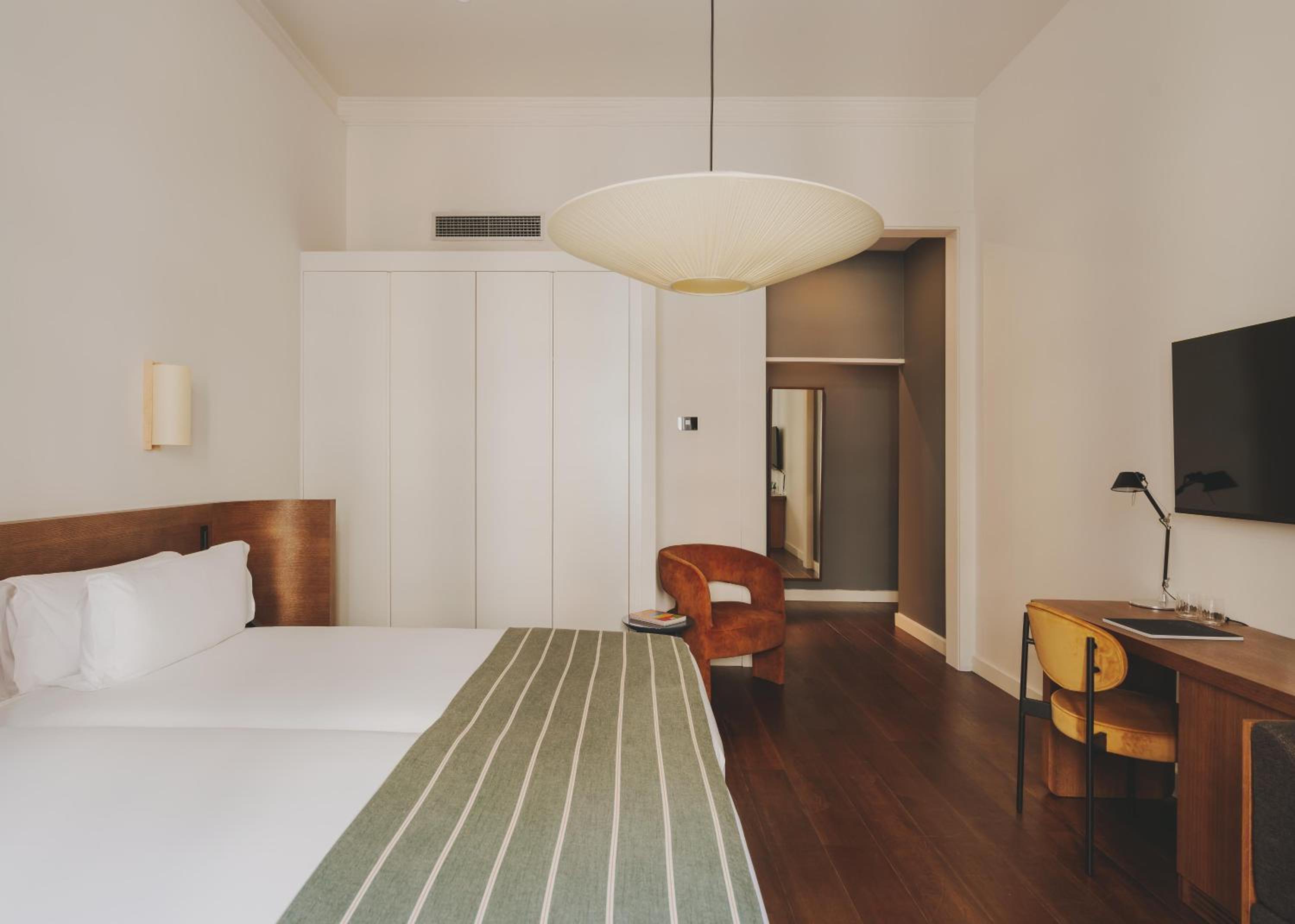 Superior Triple Room thumbnail 6