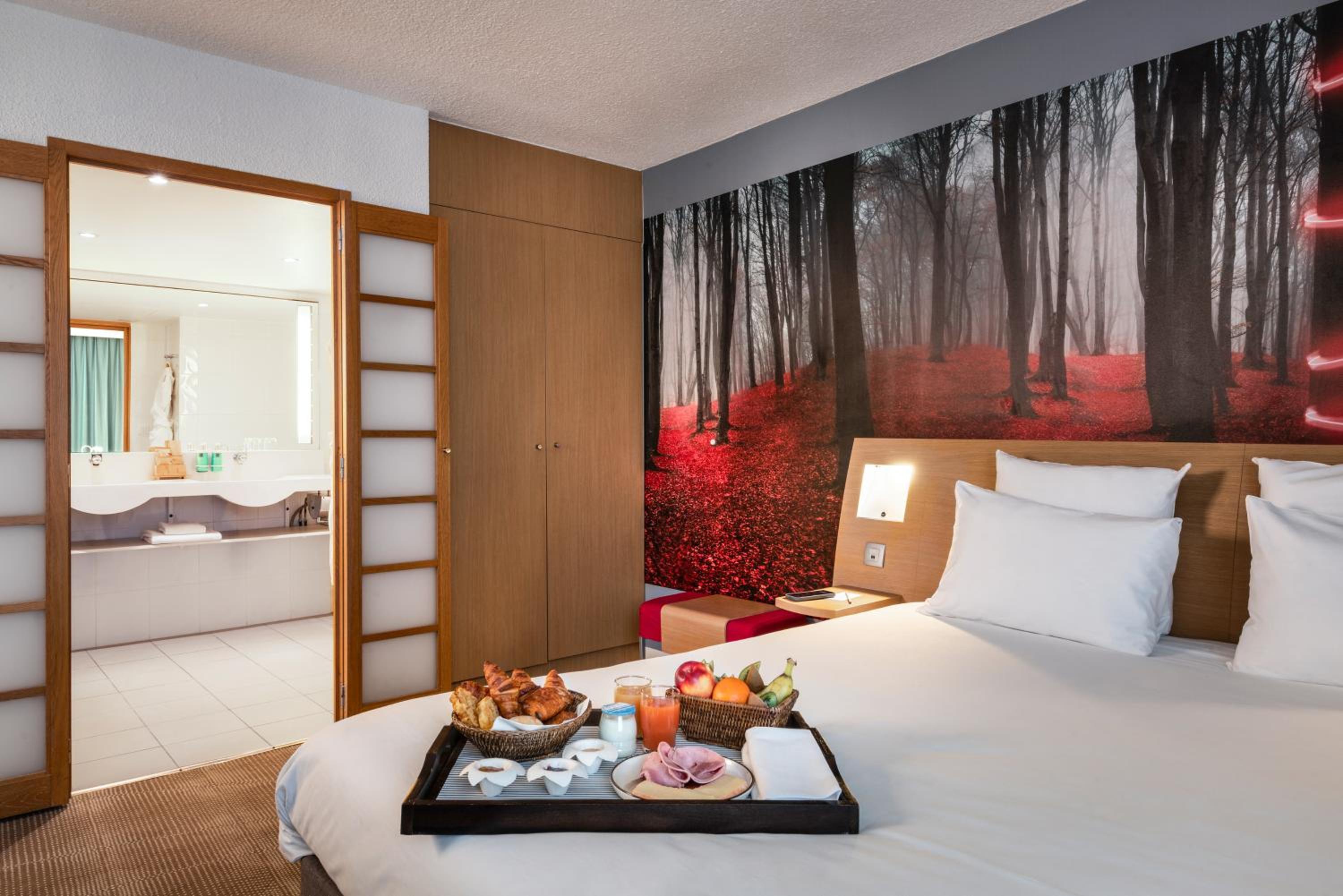 Suite with One Double Bed and Sofa Bed - Photo 4