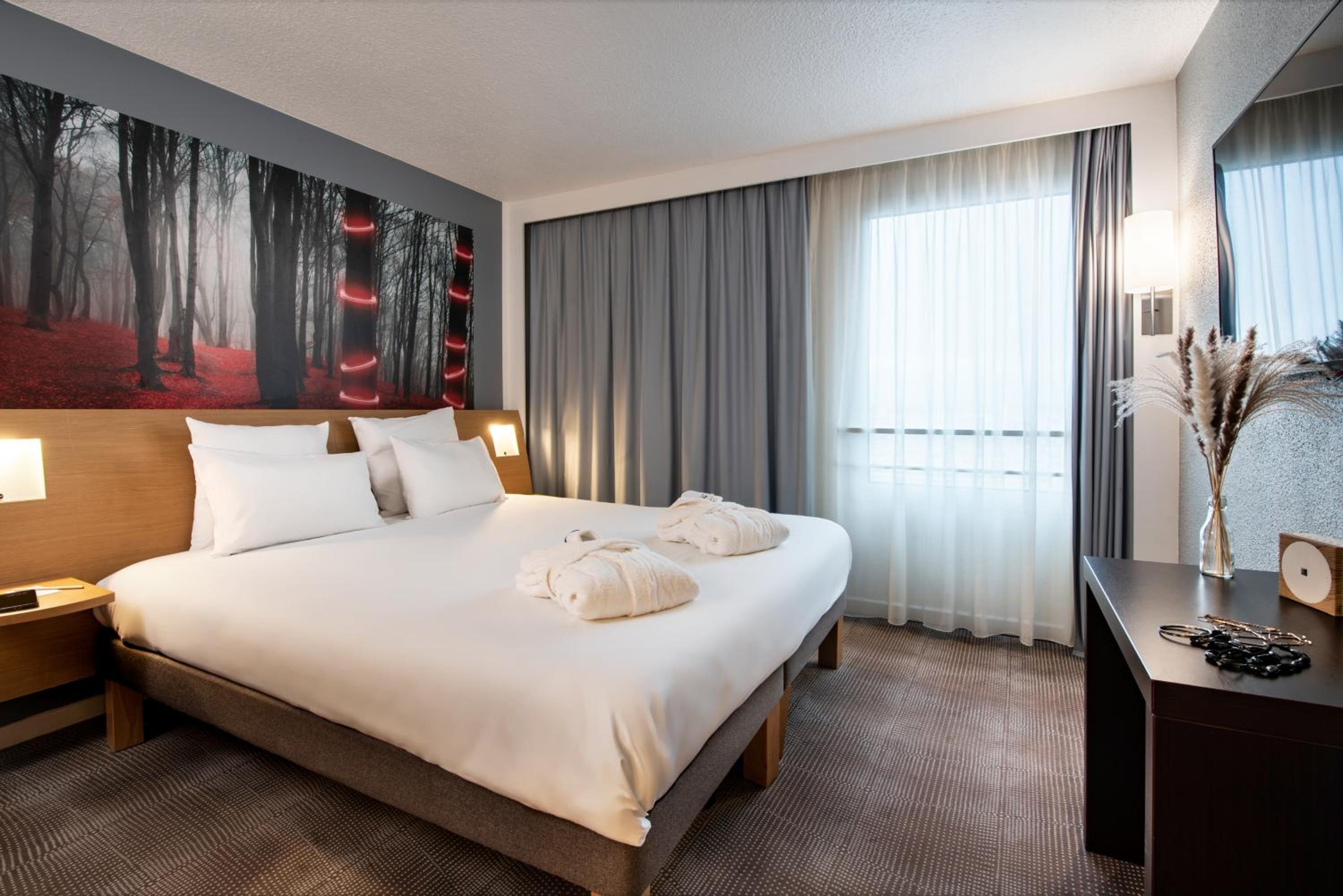 Suite with One Double Bed and Sofa Bed - Photo 3