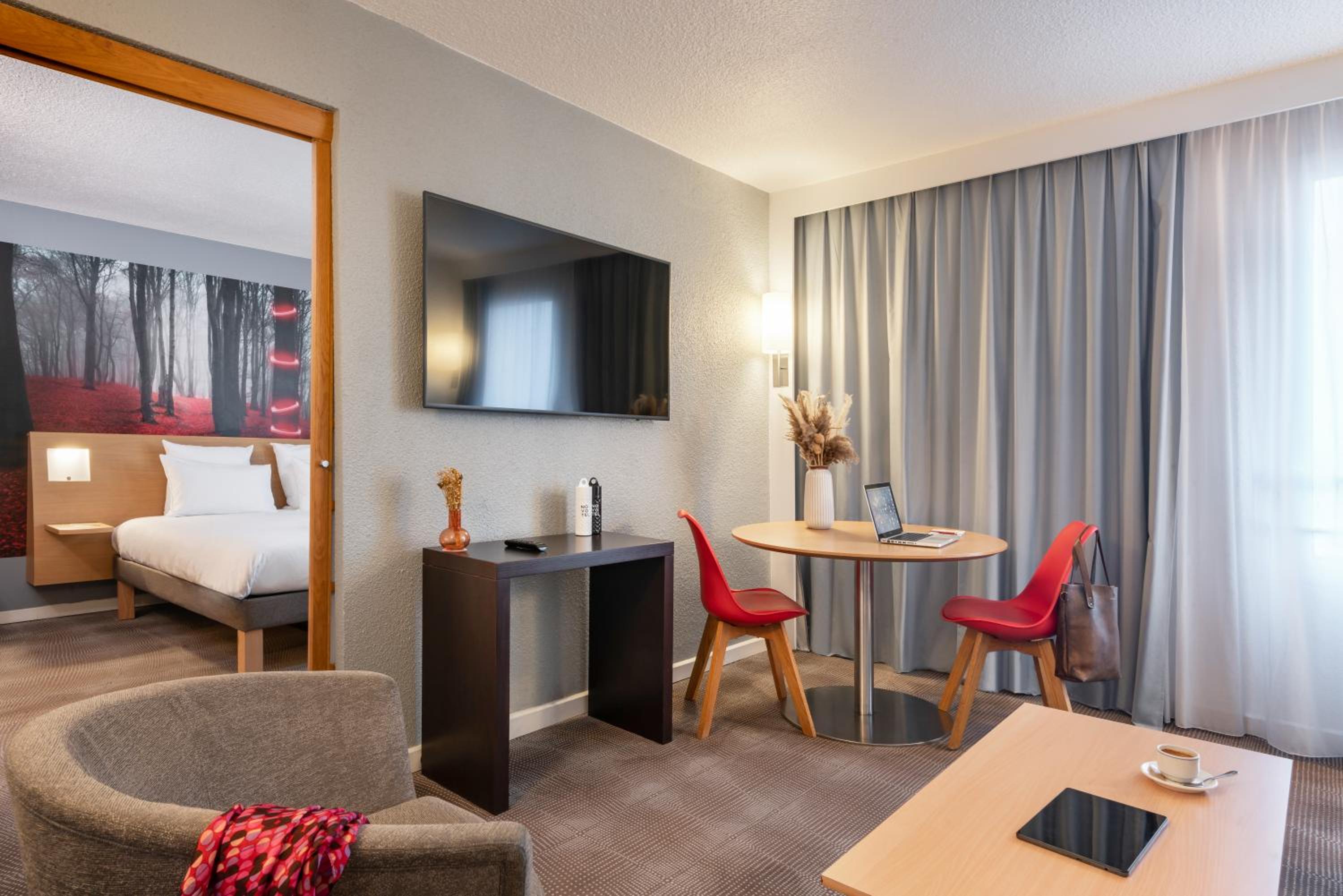 Suite with One Double Bed and Sofa Bed - Photo 2