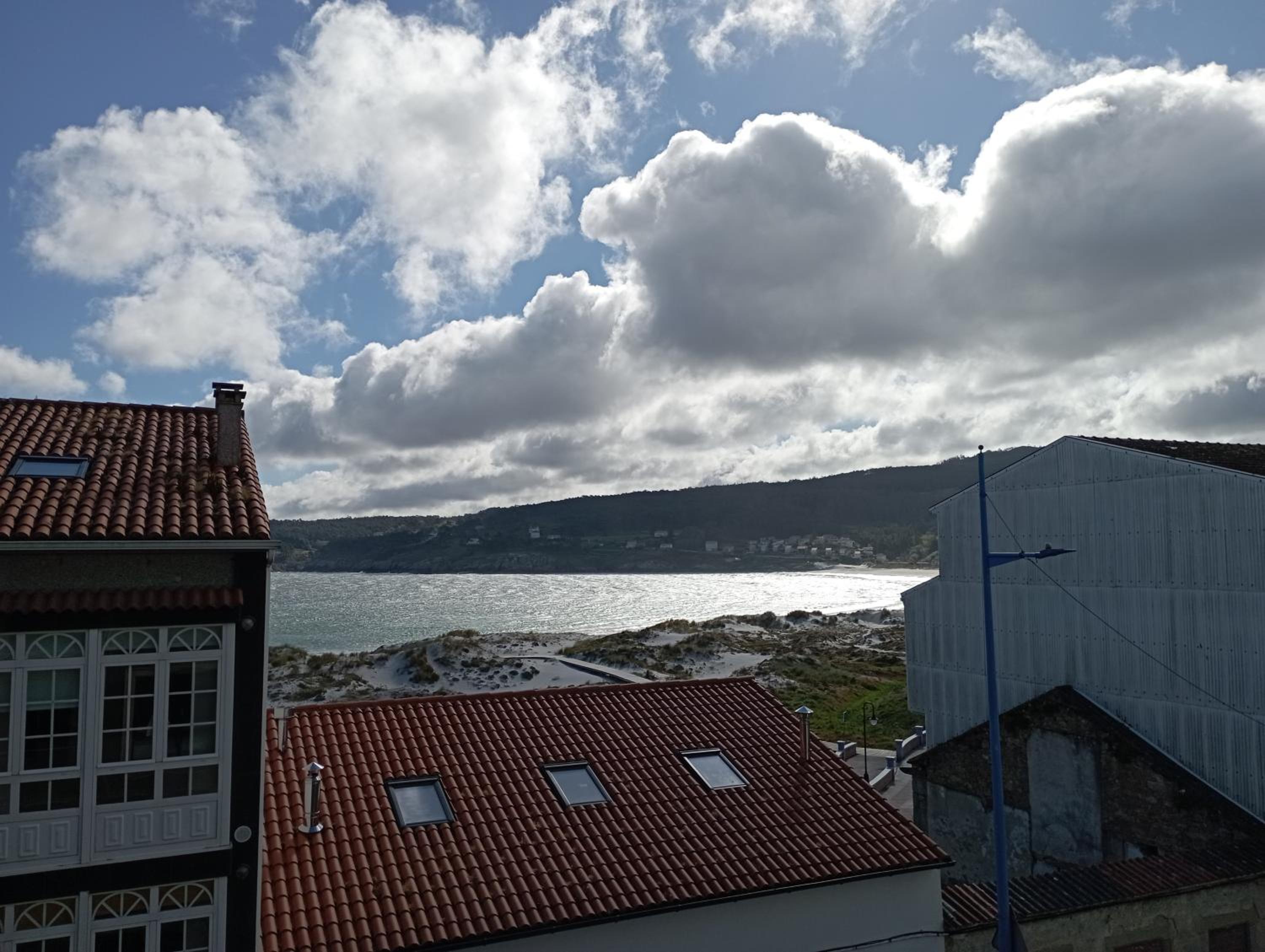 海景三卧公寓
