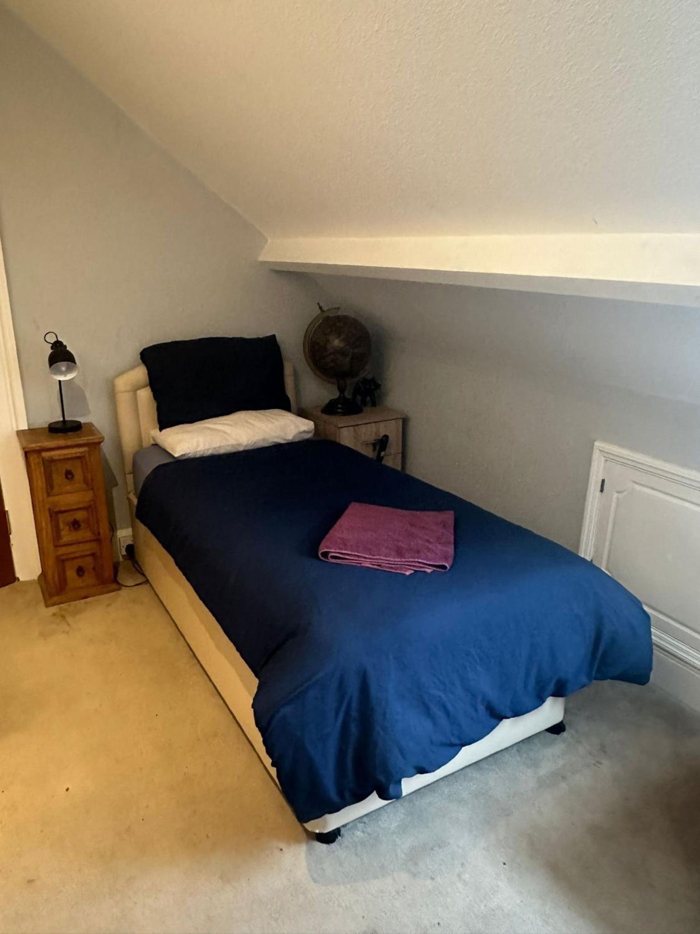 Standard Single Room with Shared Bathroom