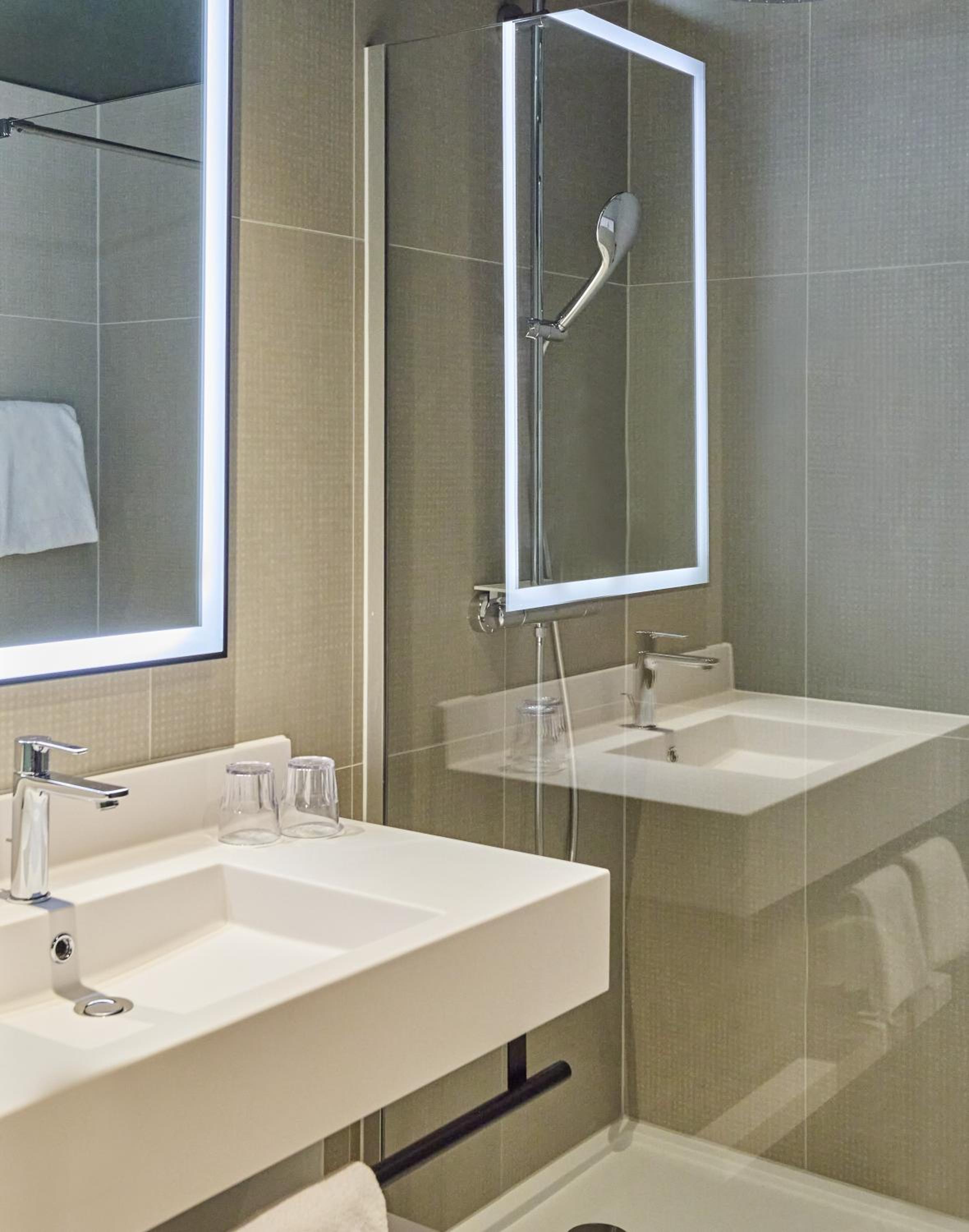 Superior Twin Room - Photo 4