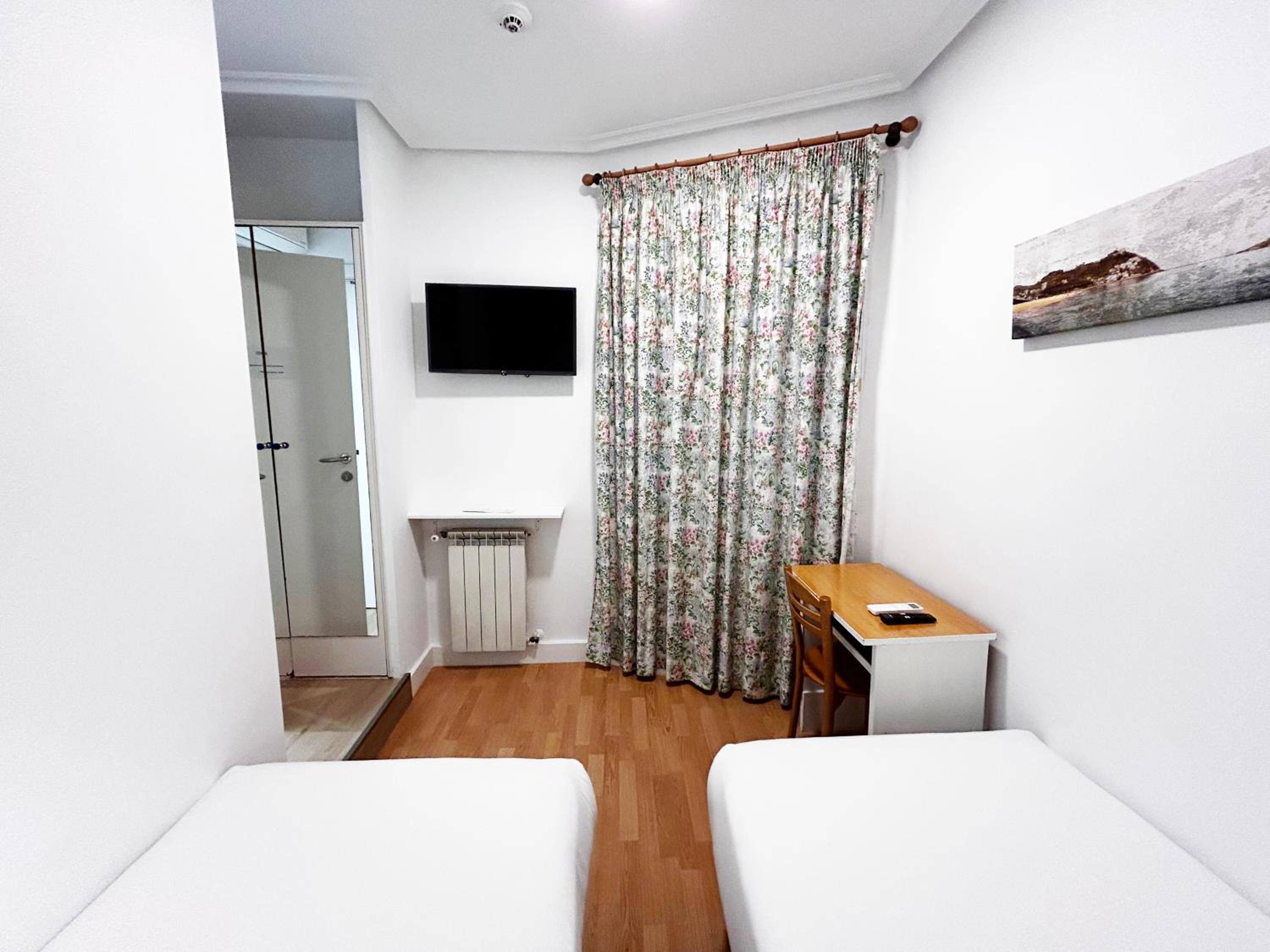 Small Twin Room photo 2