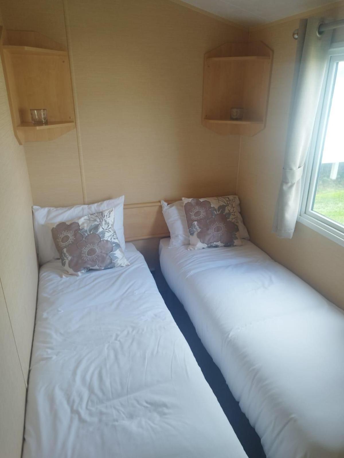 Mobile Home photo 2