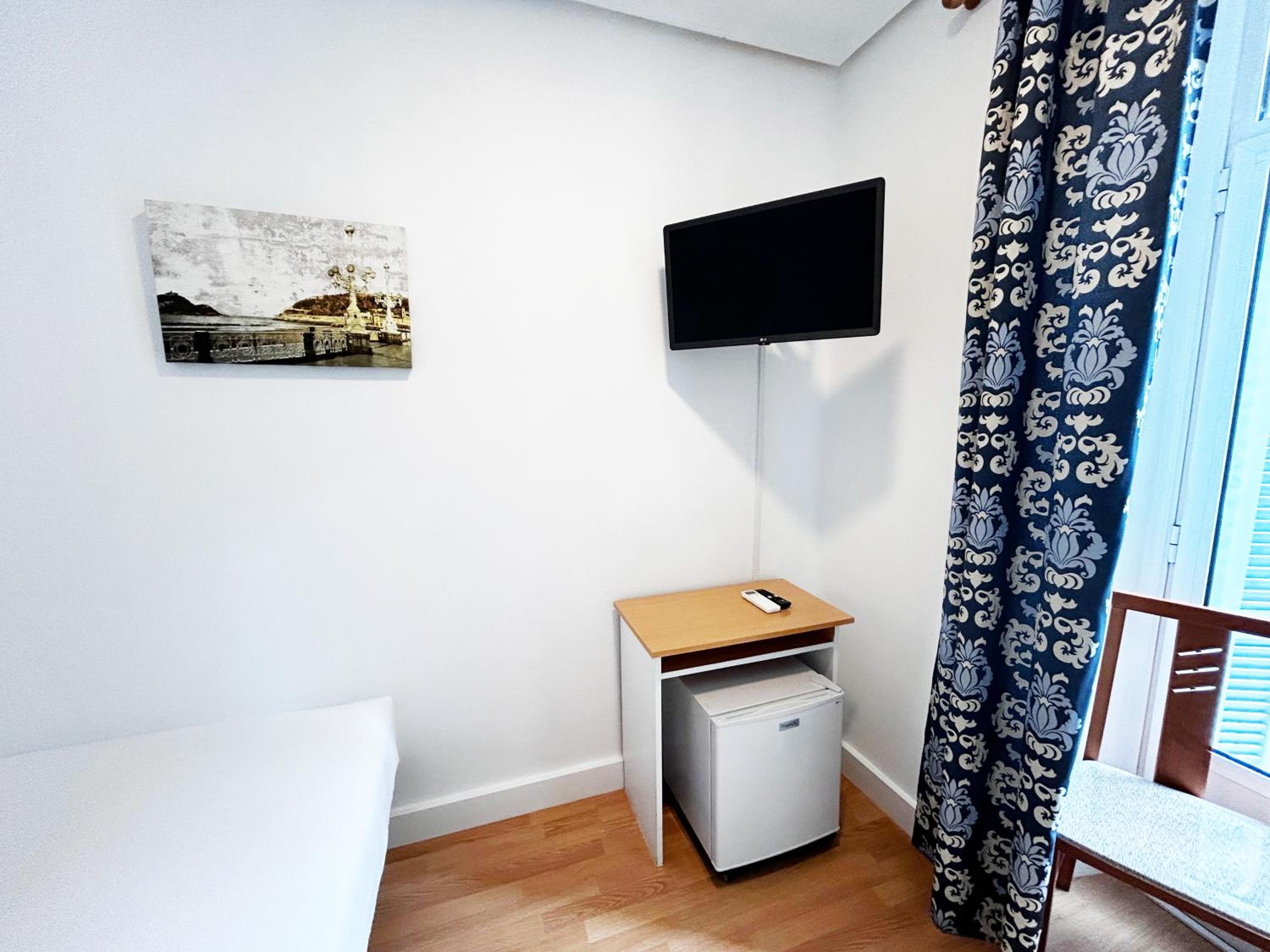 Twin Room with Balcony photo 2