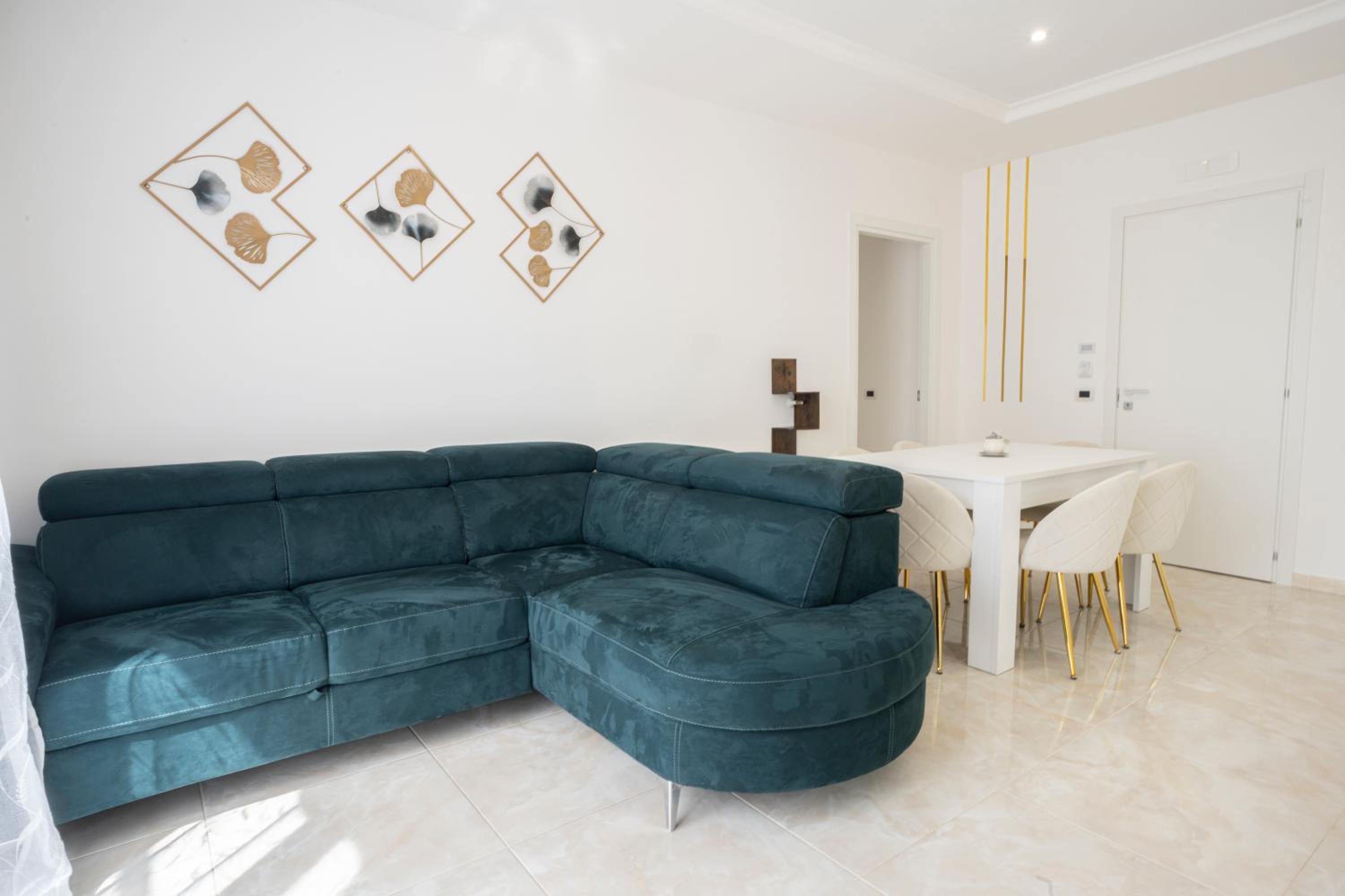 Deluxe One-Bedroom Apartment