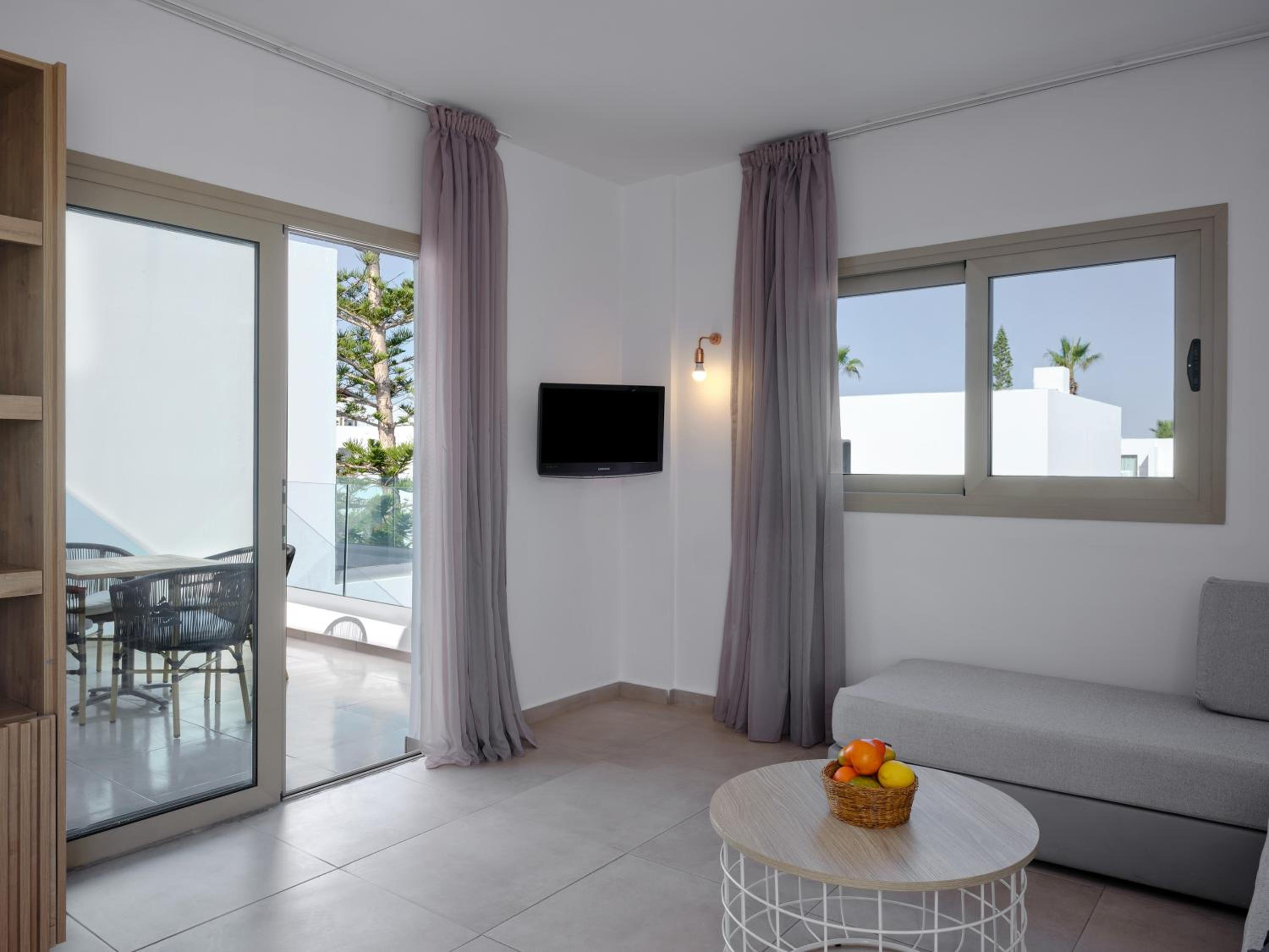 One-Bedroom Suite photo 3
