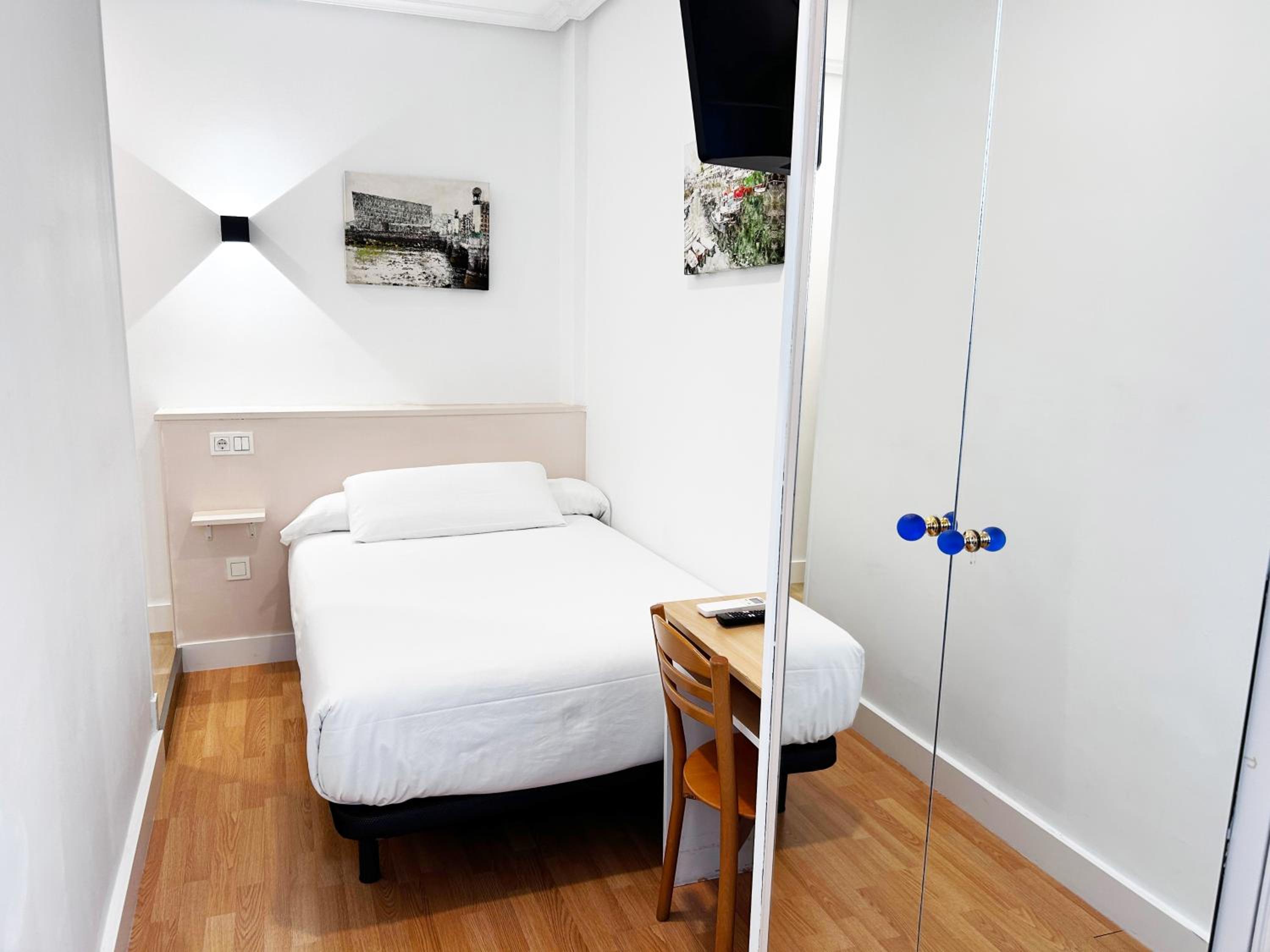 Single Room photo 3