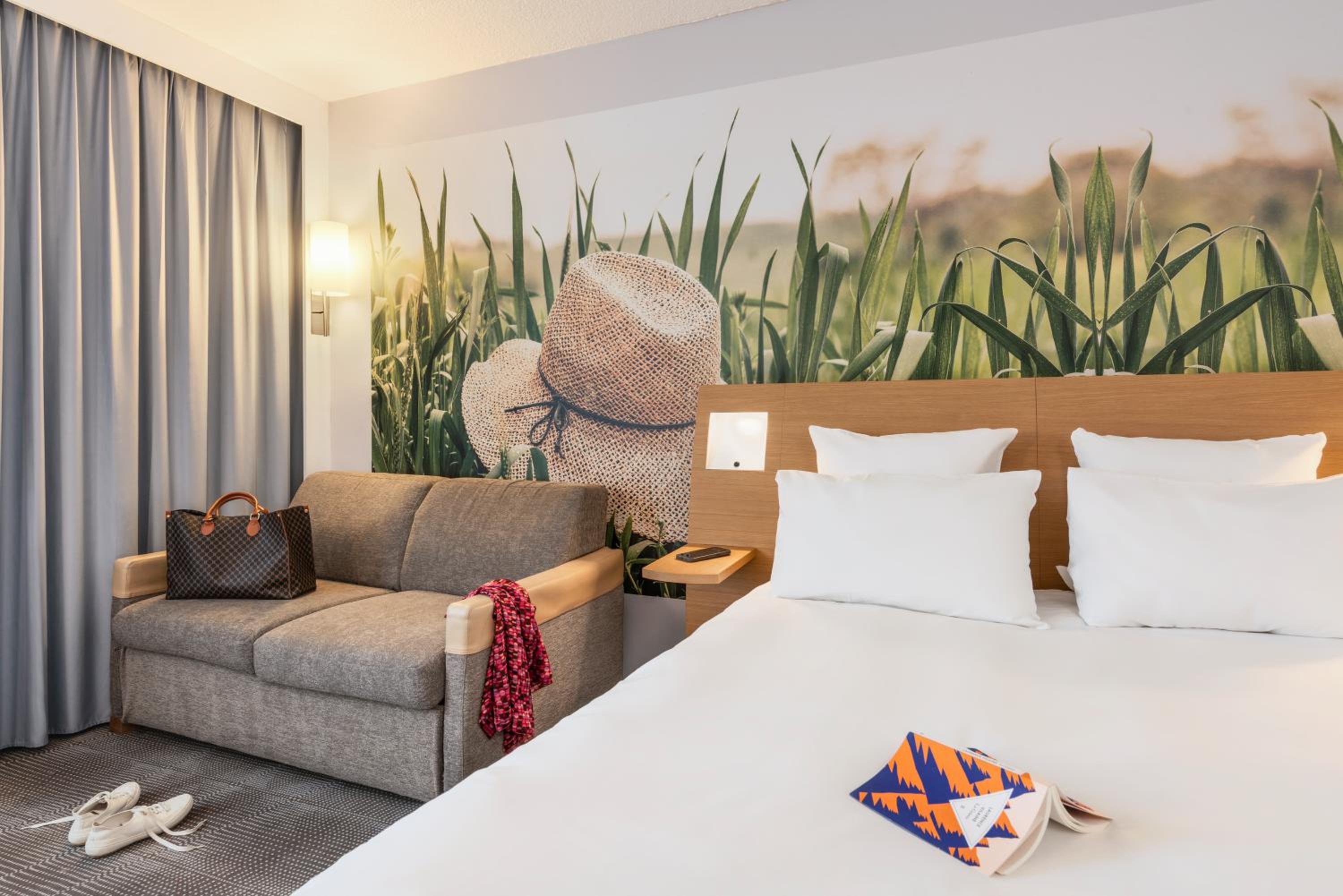 Superior Room with One Double Bed and Sofa - Photo 3
