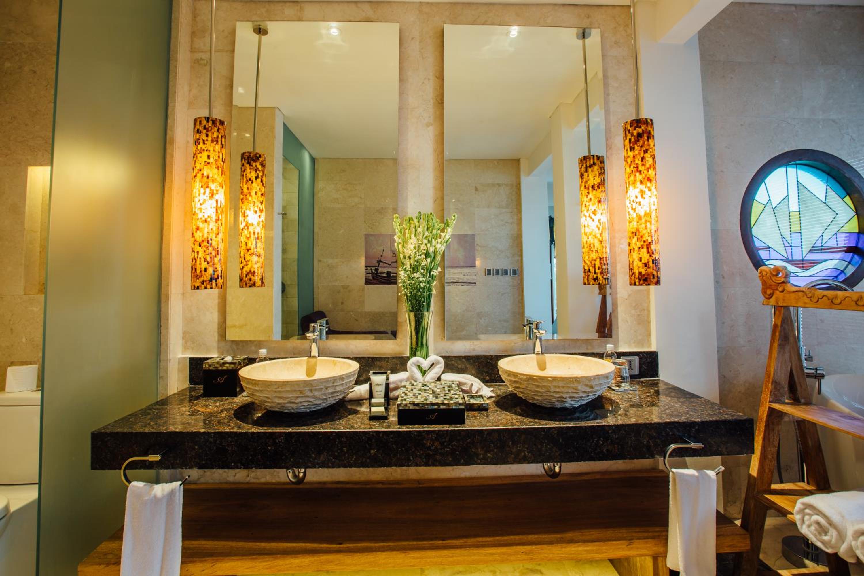 Puri Saanti Three-Bedroom Villa with Private Pool and Free Return Airport Transfer photo 2
