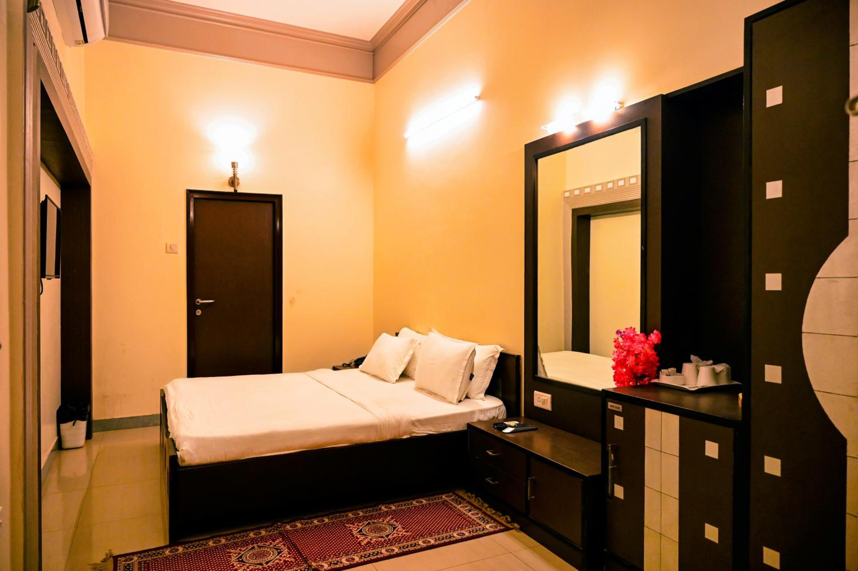 Deluxe Room - Photo 2